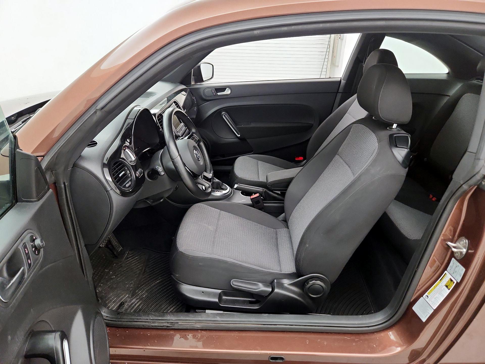 Thumbnail: 2017 Volkswagen Beetle - 11