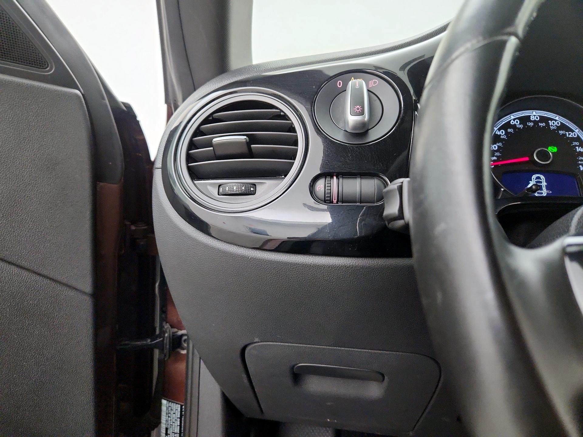 Thumbnail: 2017 Volkswagen Beetle - 13