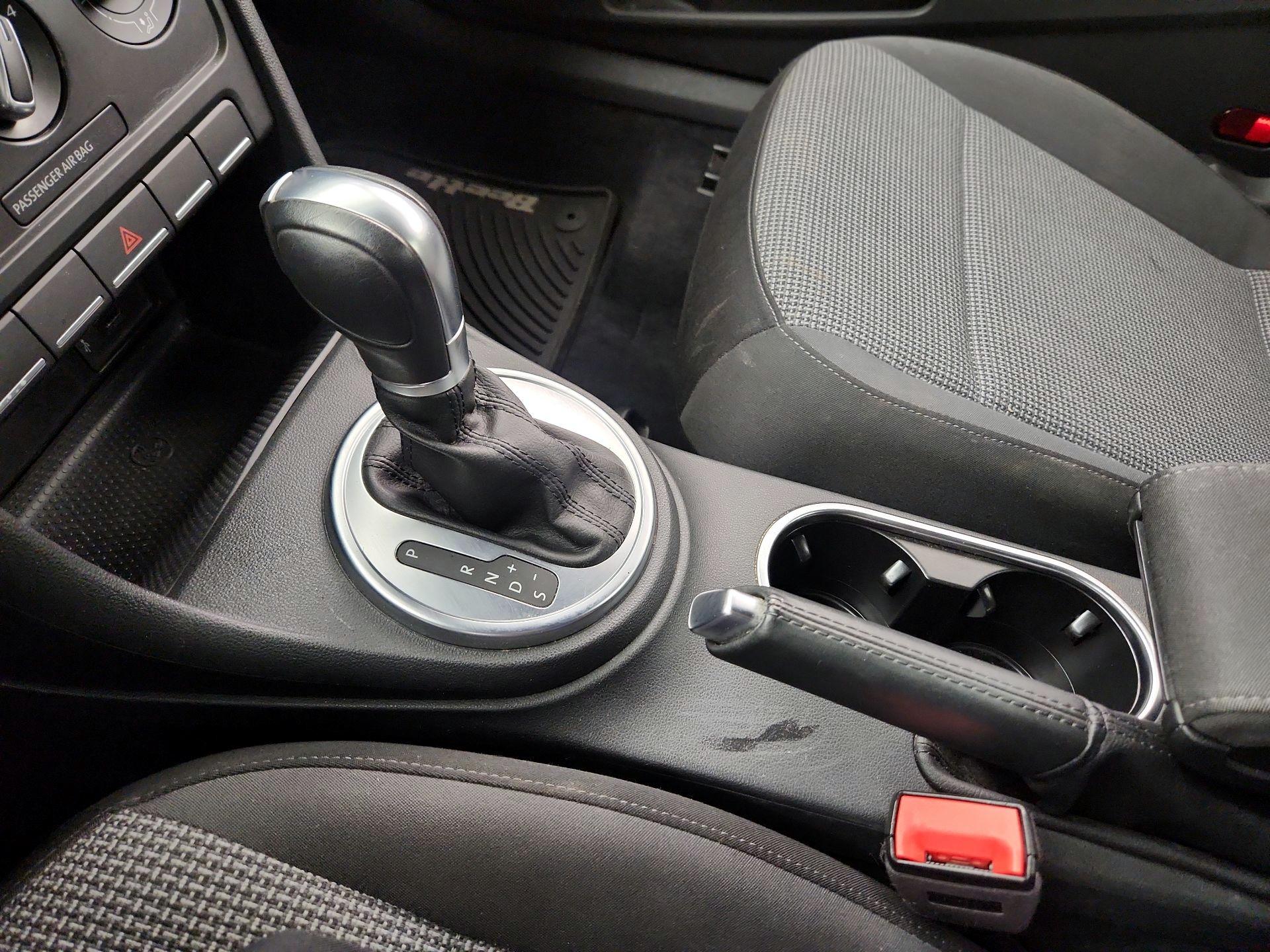 Thumbnail: 2017 Volkswagen Beetle - 17