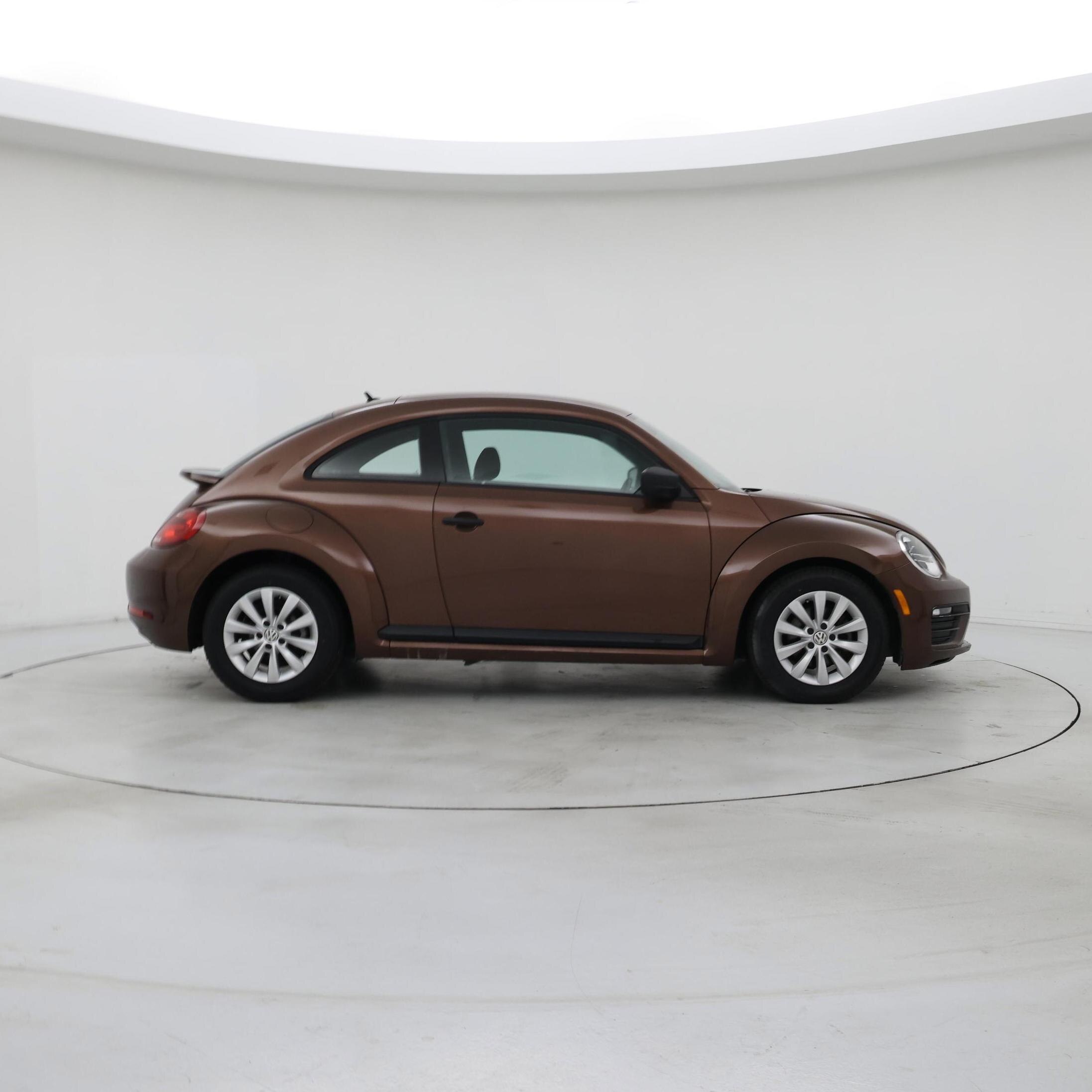 Thumbnail: 2017 Volkswagen Beetle - 7