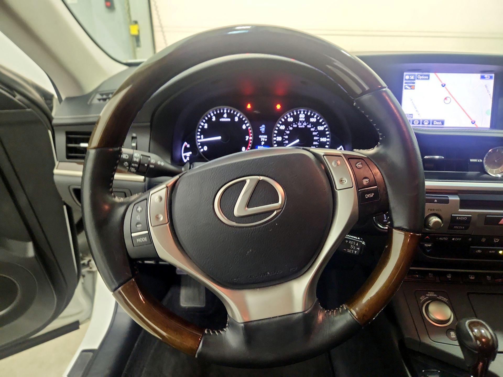 Thumbnail: 2015 Lexus ES - 10