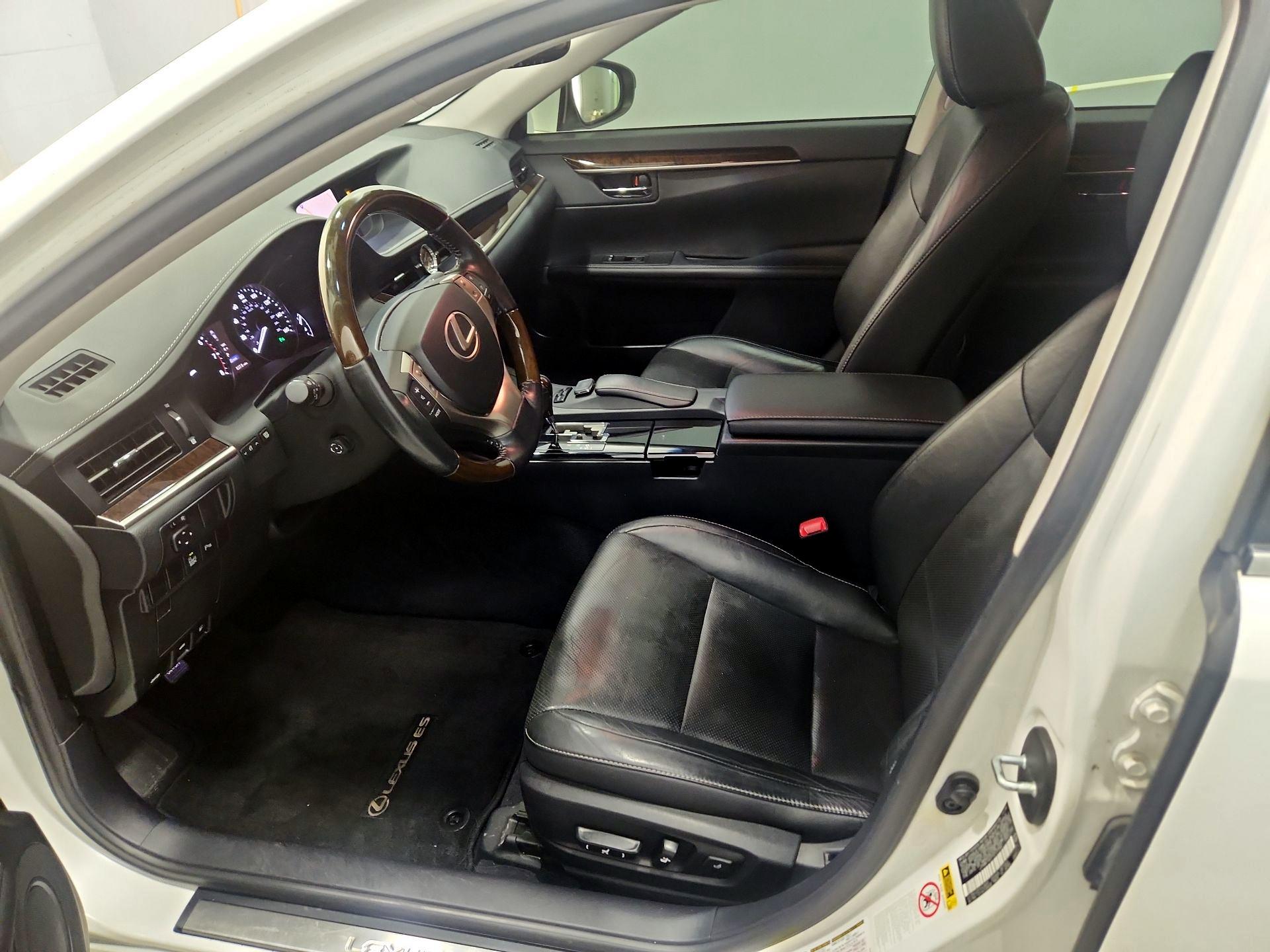 Thumbnail: 2015 Lexus ES - 11