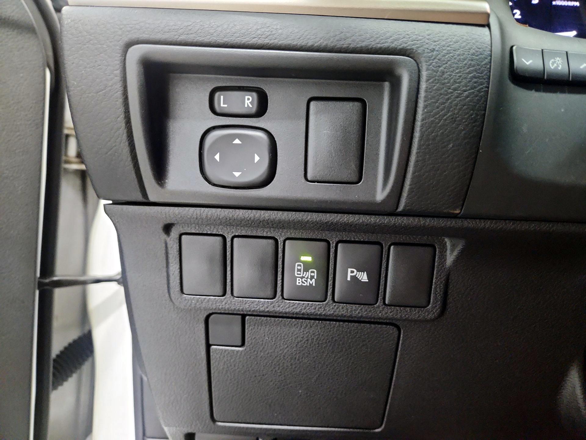 Thumbnail: 2015 Lexus ES - 13