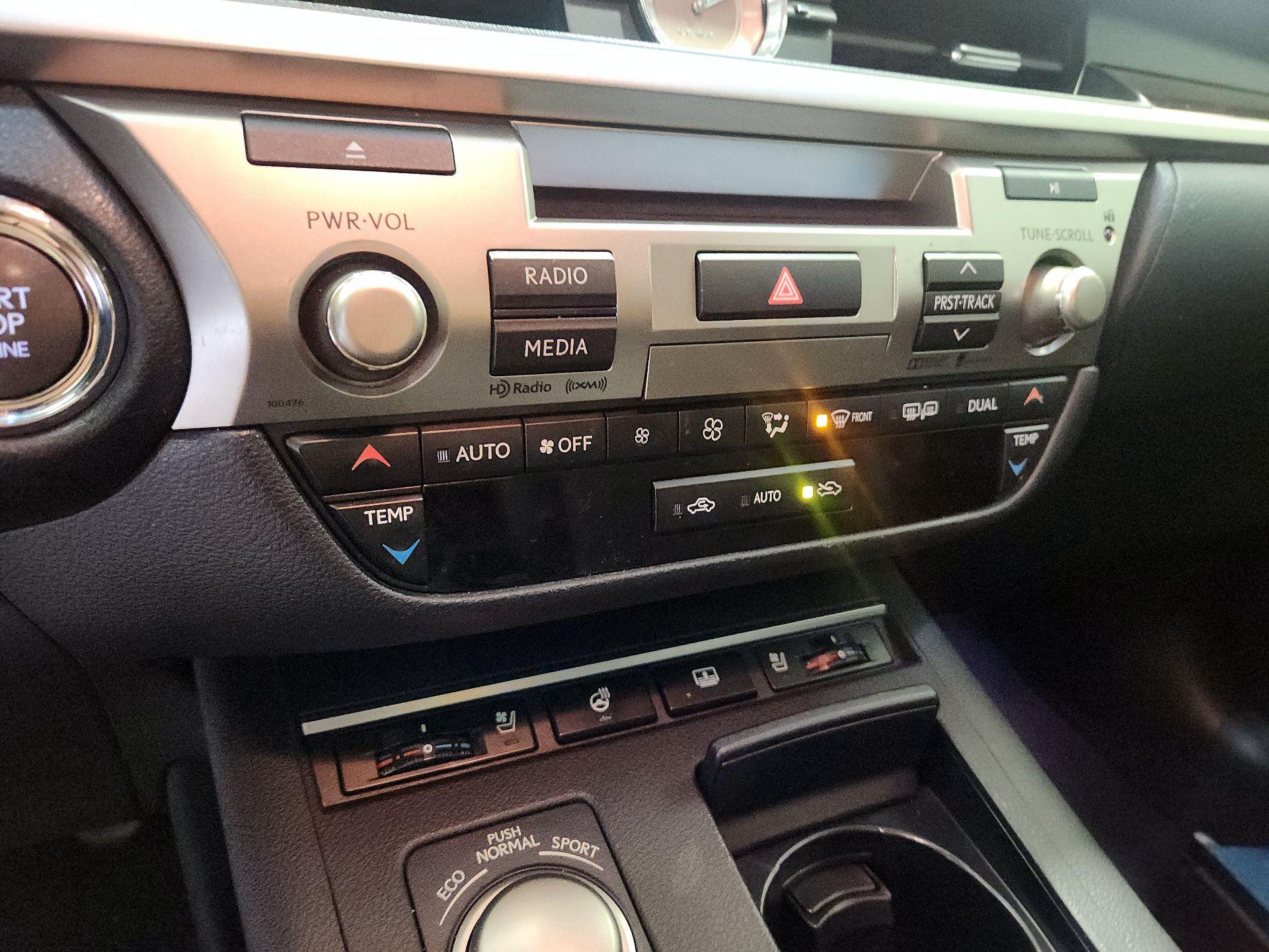 Thumbnail: 2015 Lexus ES - 16