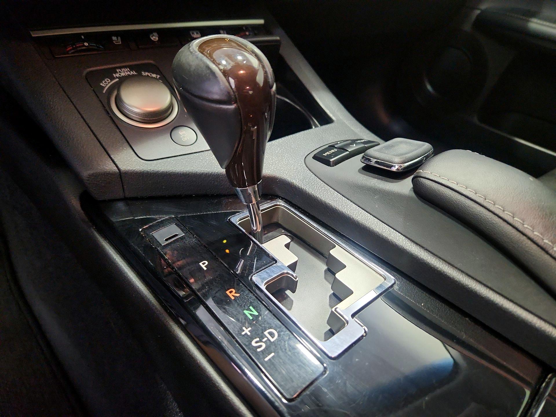 Thumbnail: 2015 Lexus ES - 17