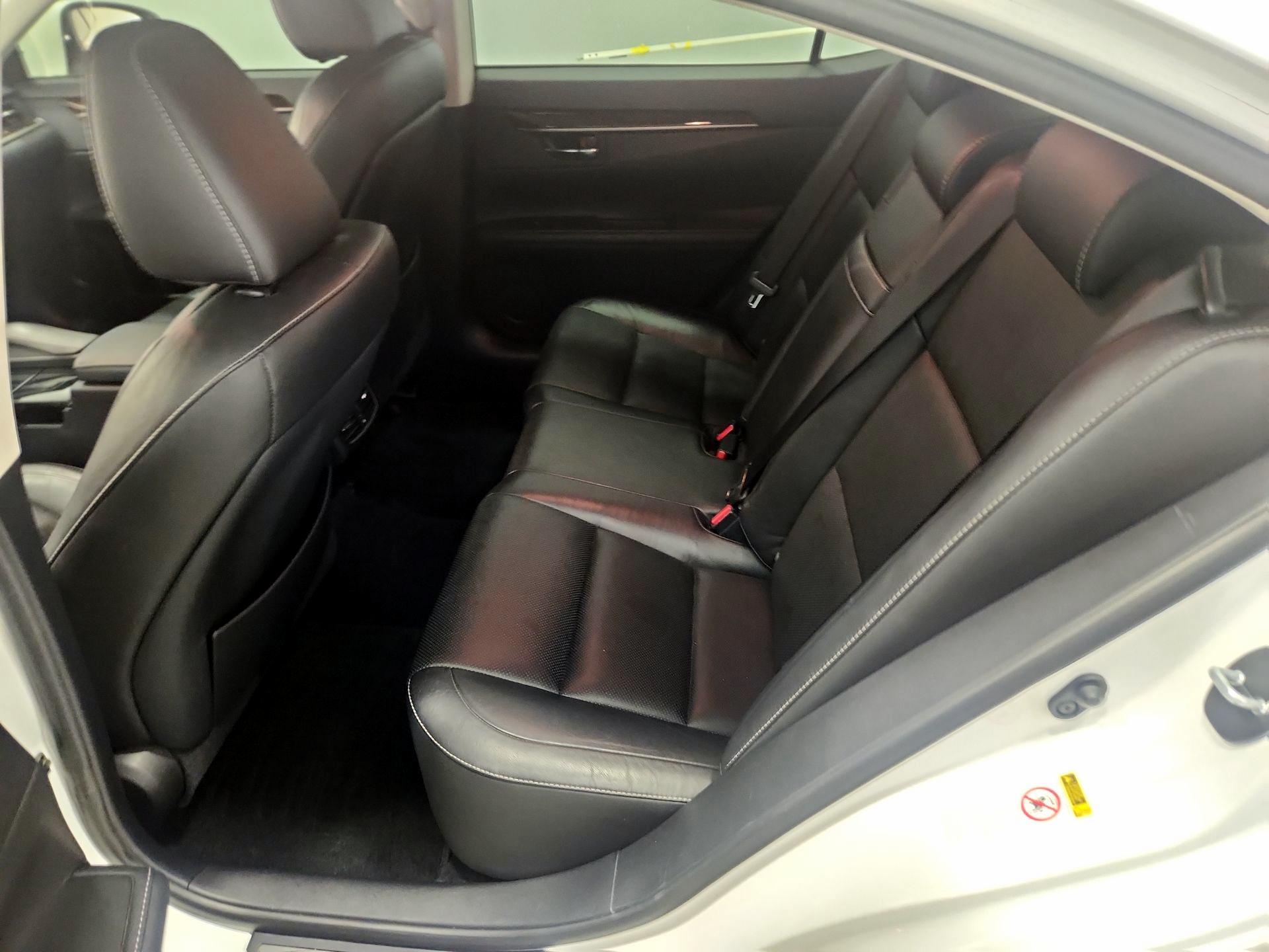 Thumbnail: 2015 Lexus ES - 18