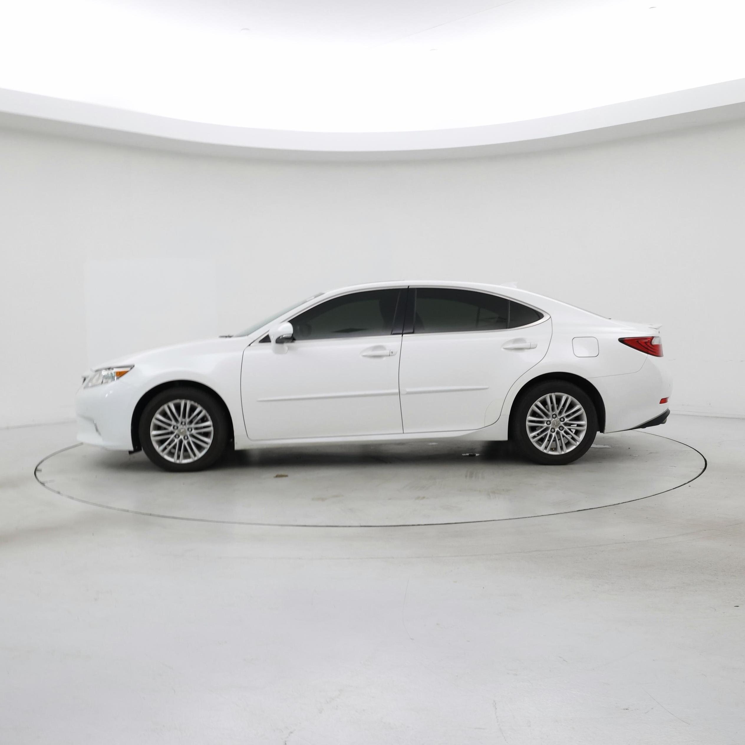 Thumbnail: 2015 Lexus ES - 3