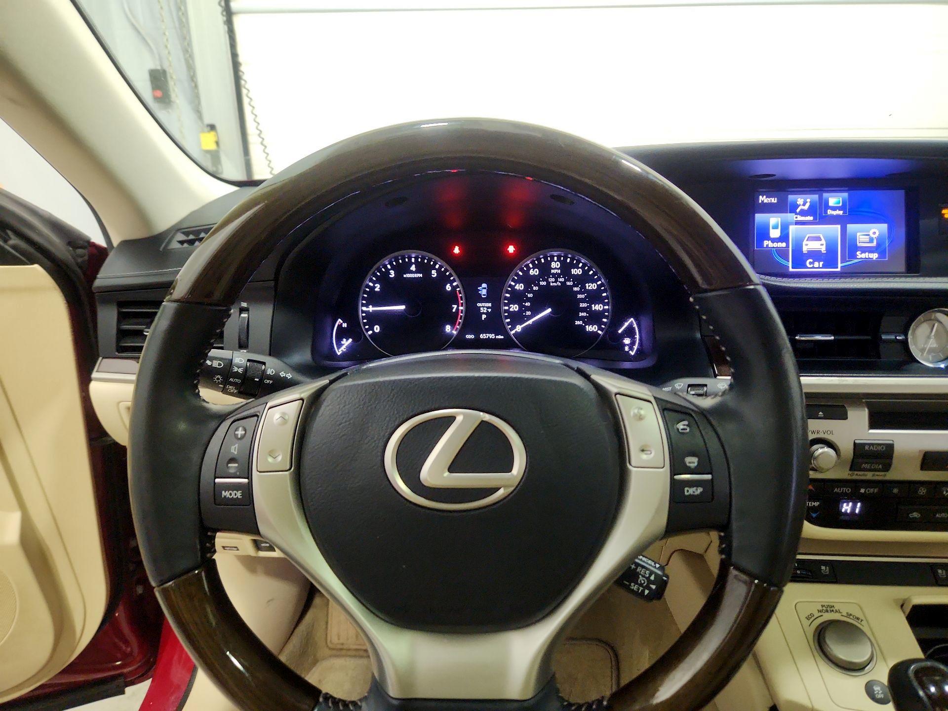 Thumbnail: 2014 Lexus ES - 10