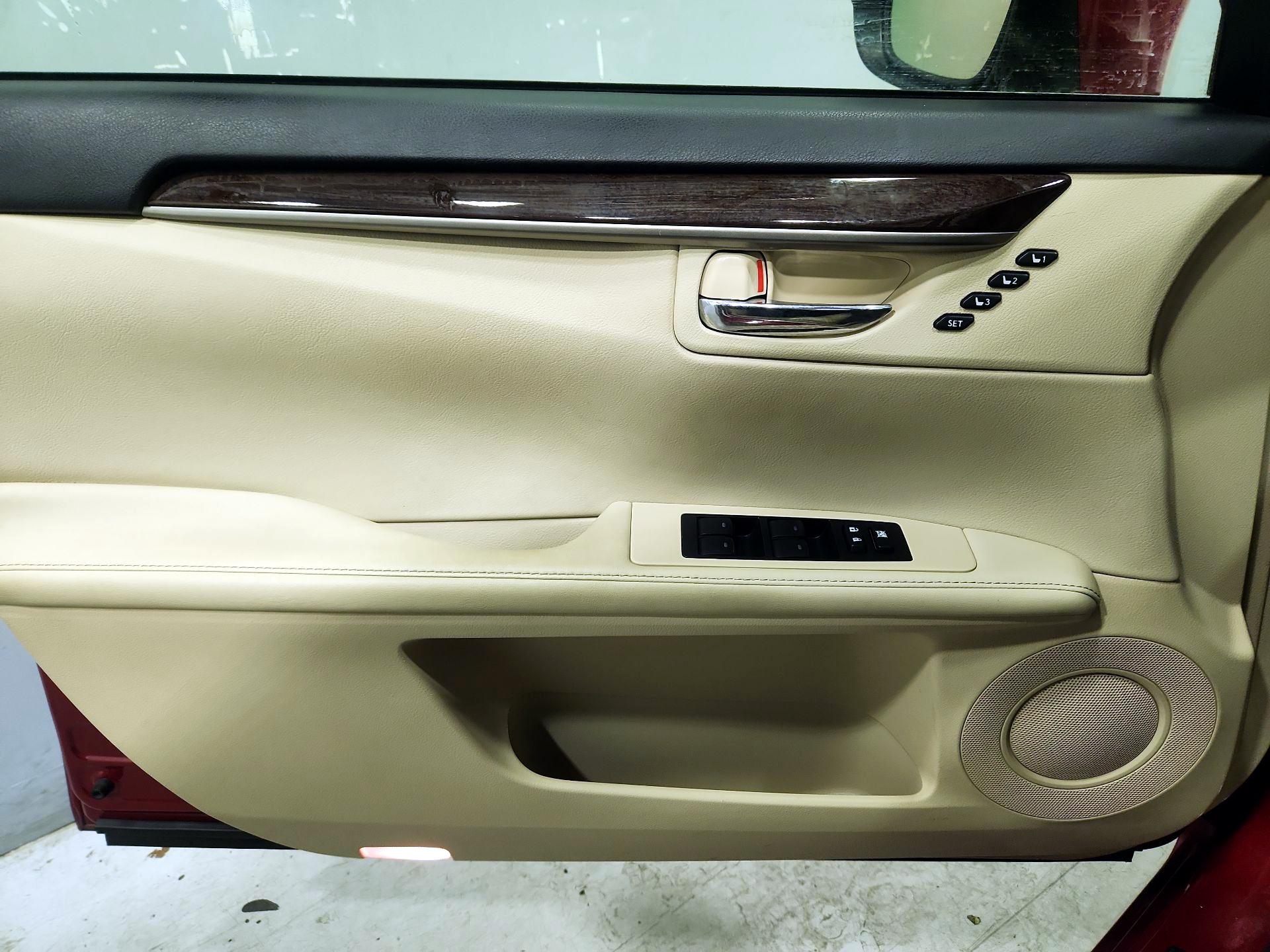 Thumbnail: 2014 Lexus ES - 12