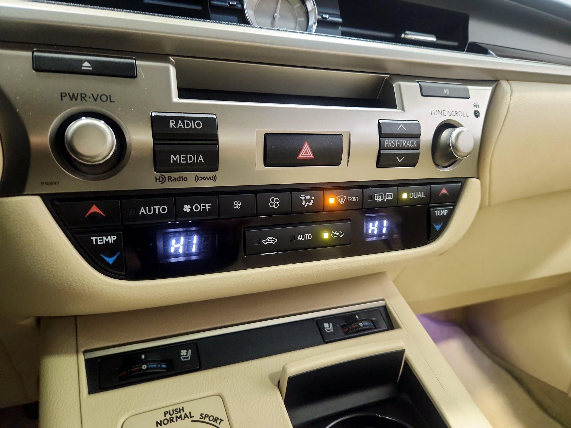 Thumbnail: 2014 Lexus ES - 16