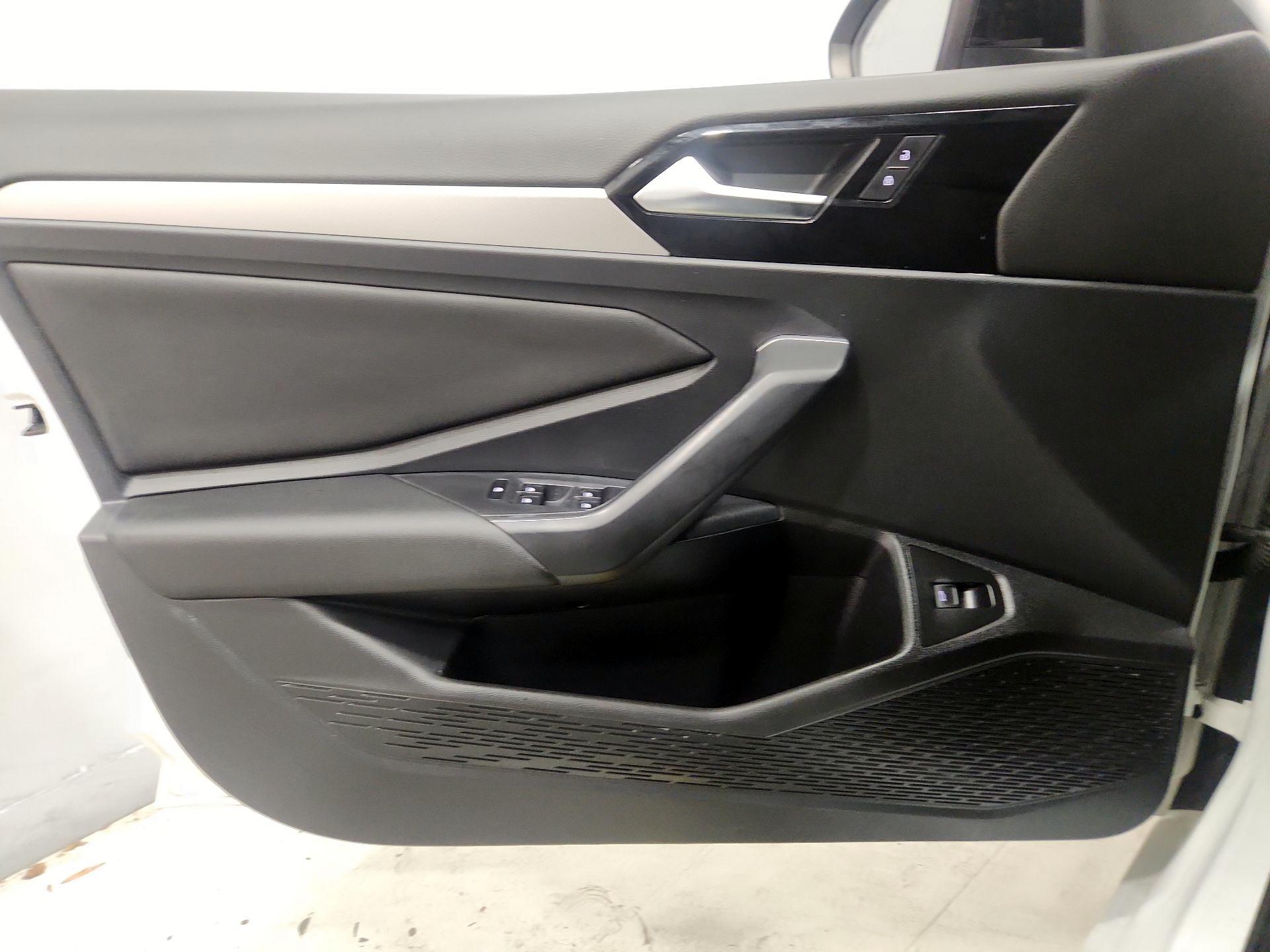 Thumbnail: 2019 Volkswagen Jetta - 12