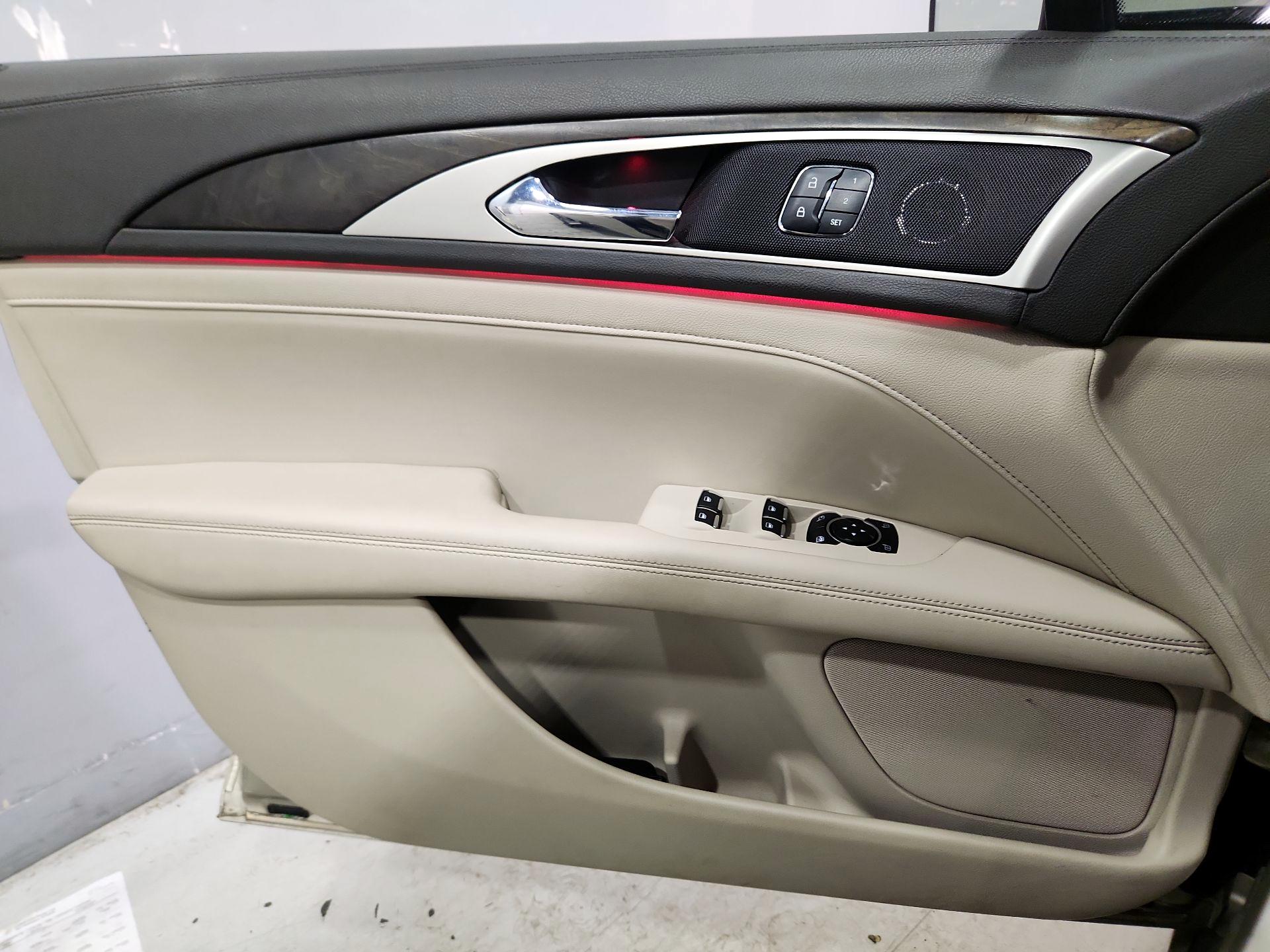 Thumbnail: 2017 Lincoln MKZ - 12