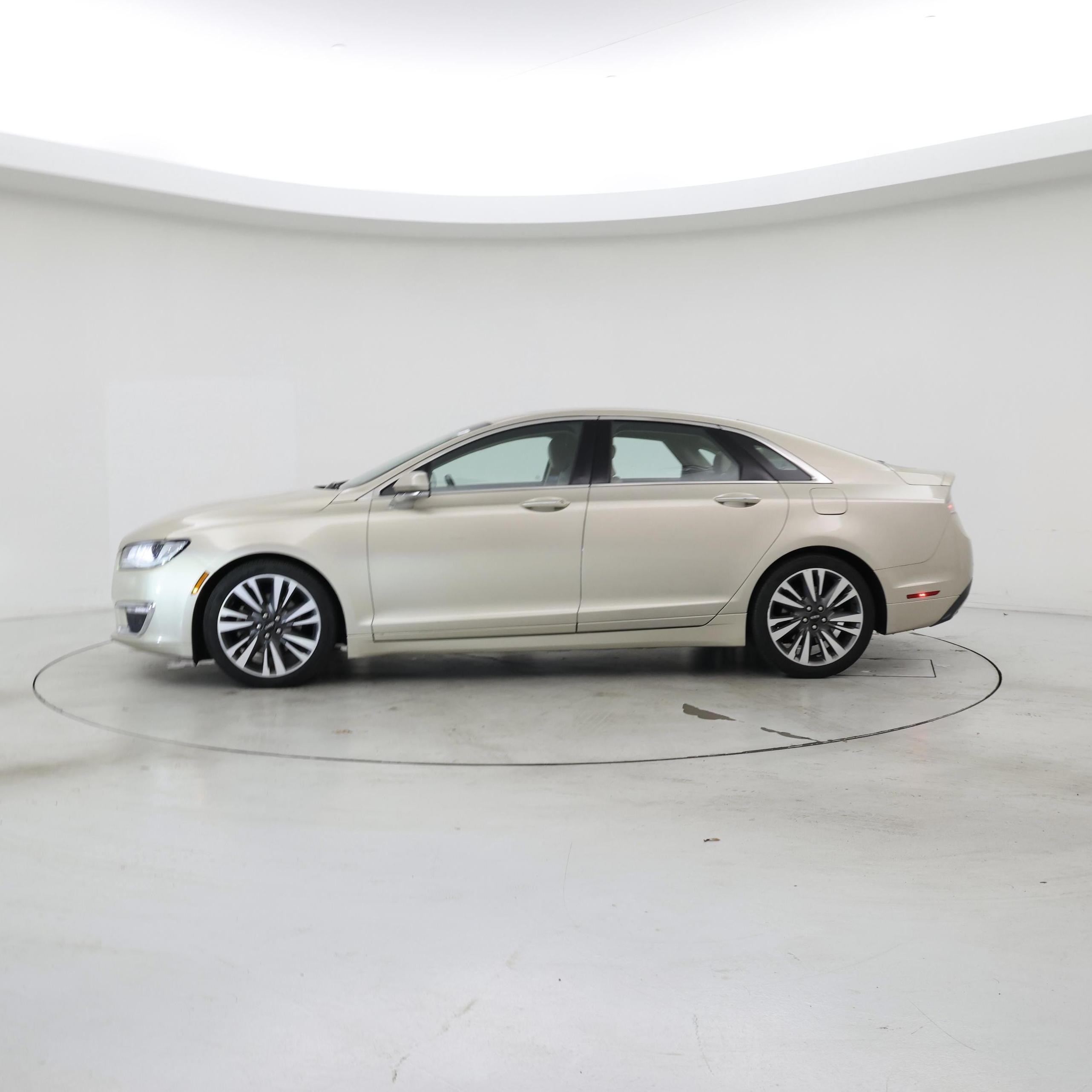 Thumbnail: 2017 Lincoln MKZ - 3