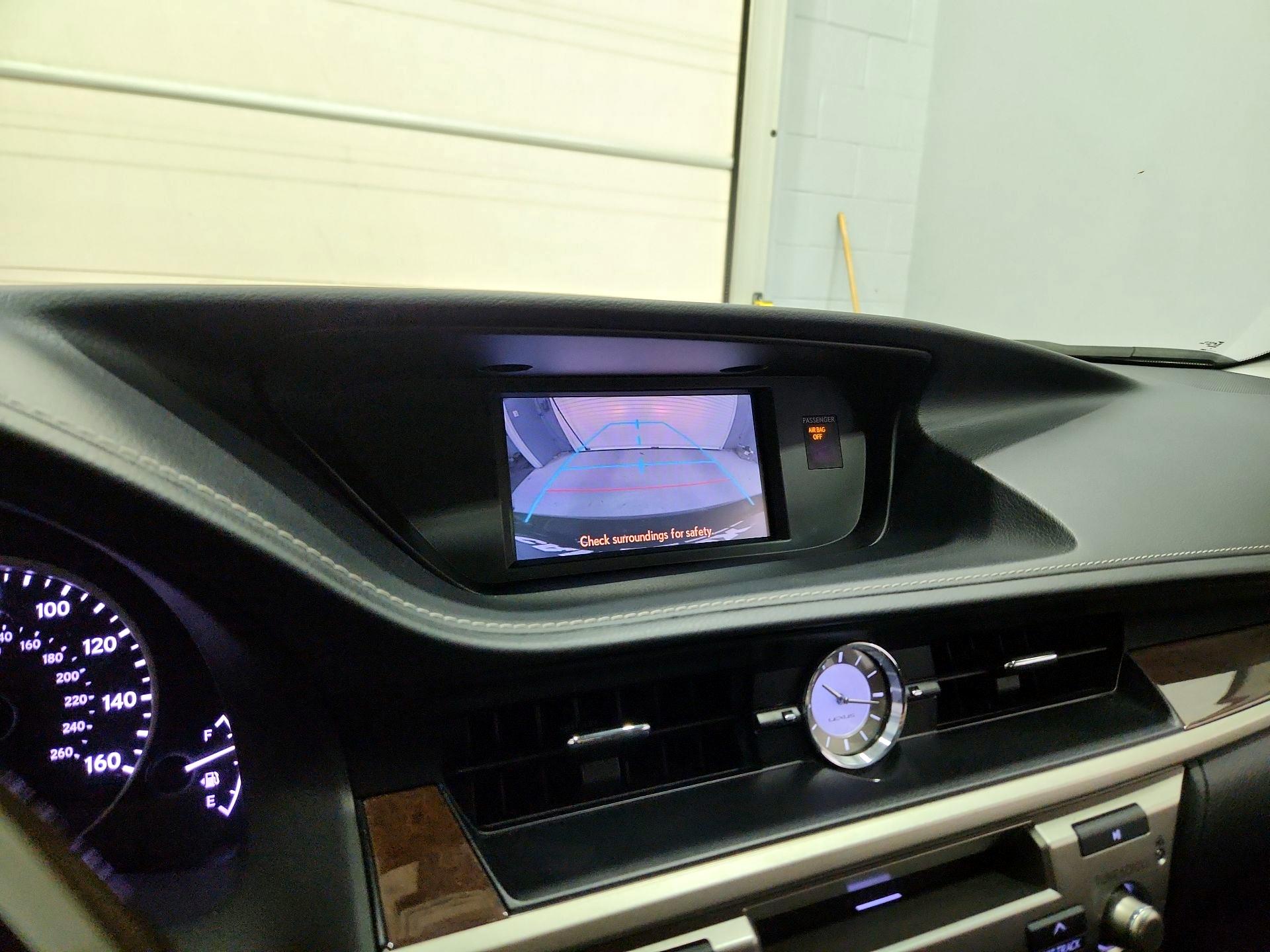 Thumbnail: 2014 Lexus ES - 14