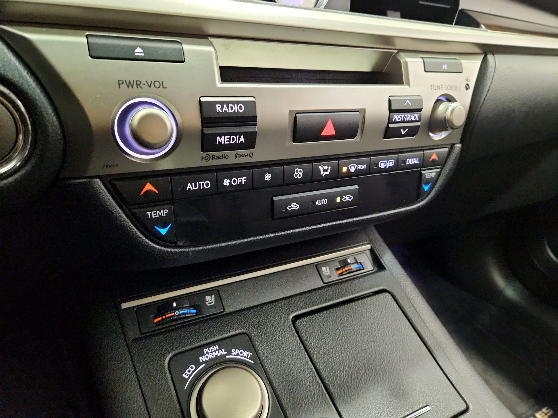 Thumbnail: 2014 Lexus ES - 16