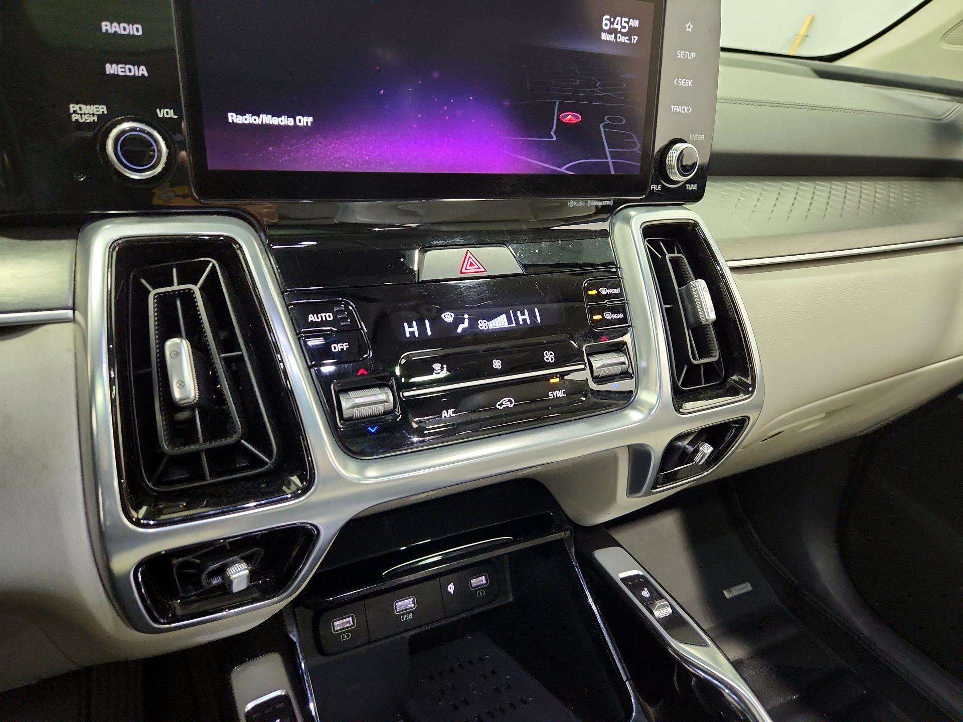 Thumbnail: 2022 Kia Sorento - 17