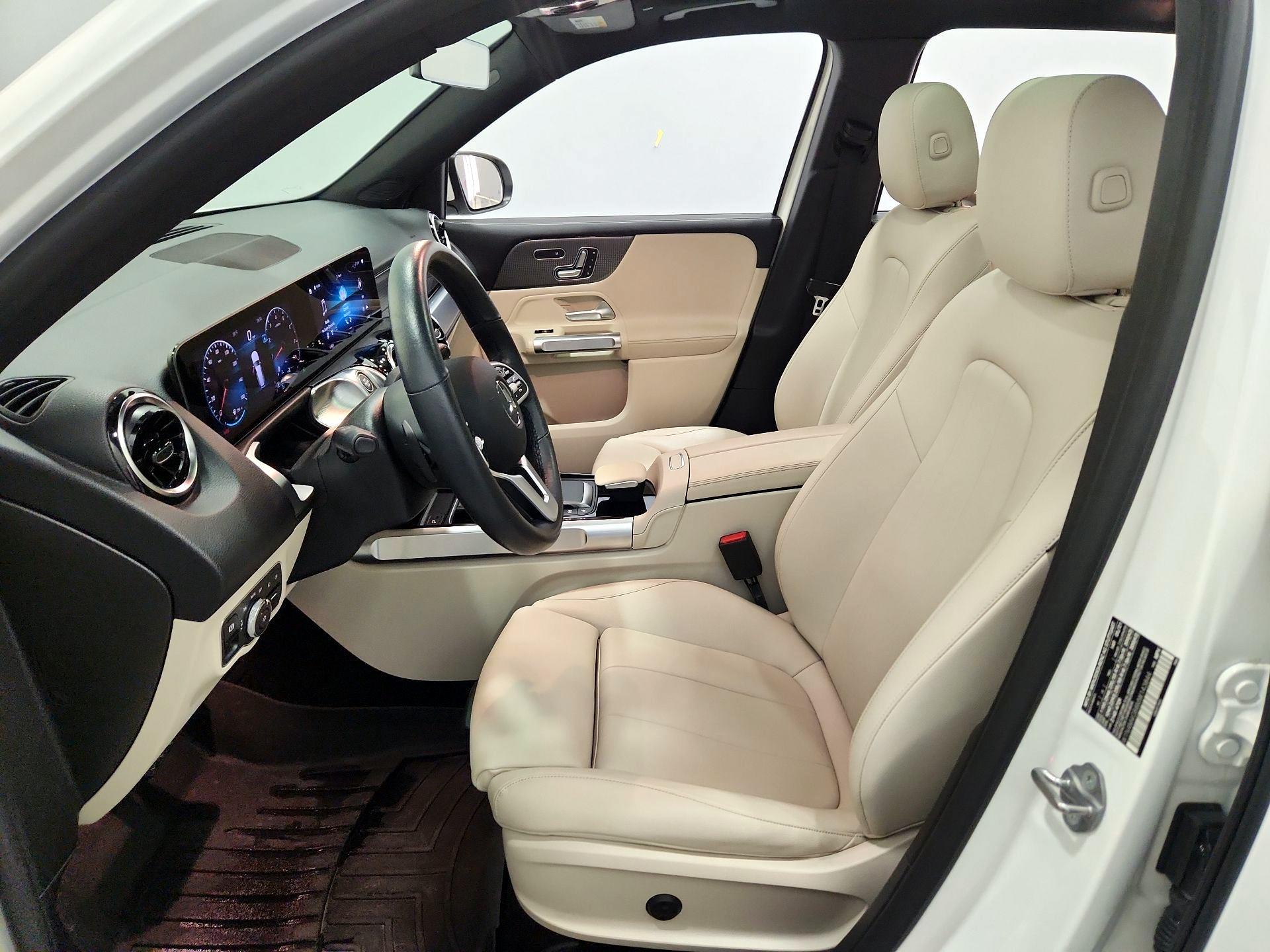 Thumbnail: 2021 Mercedes-Benz GLB - 11