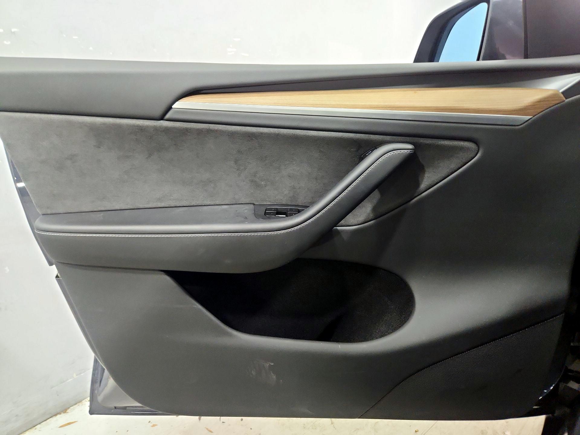 Thumbnail: 2023 Tesla Model Y - 12