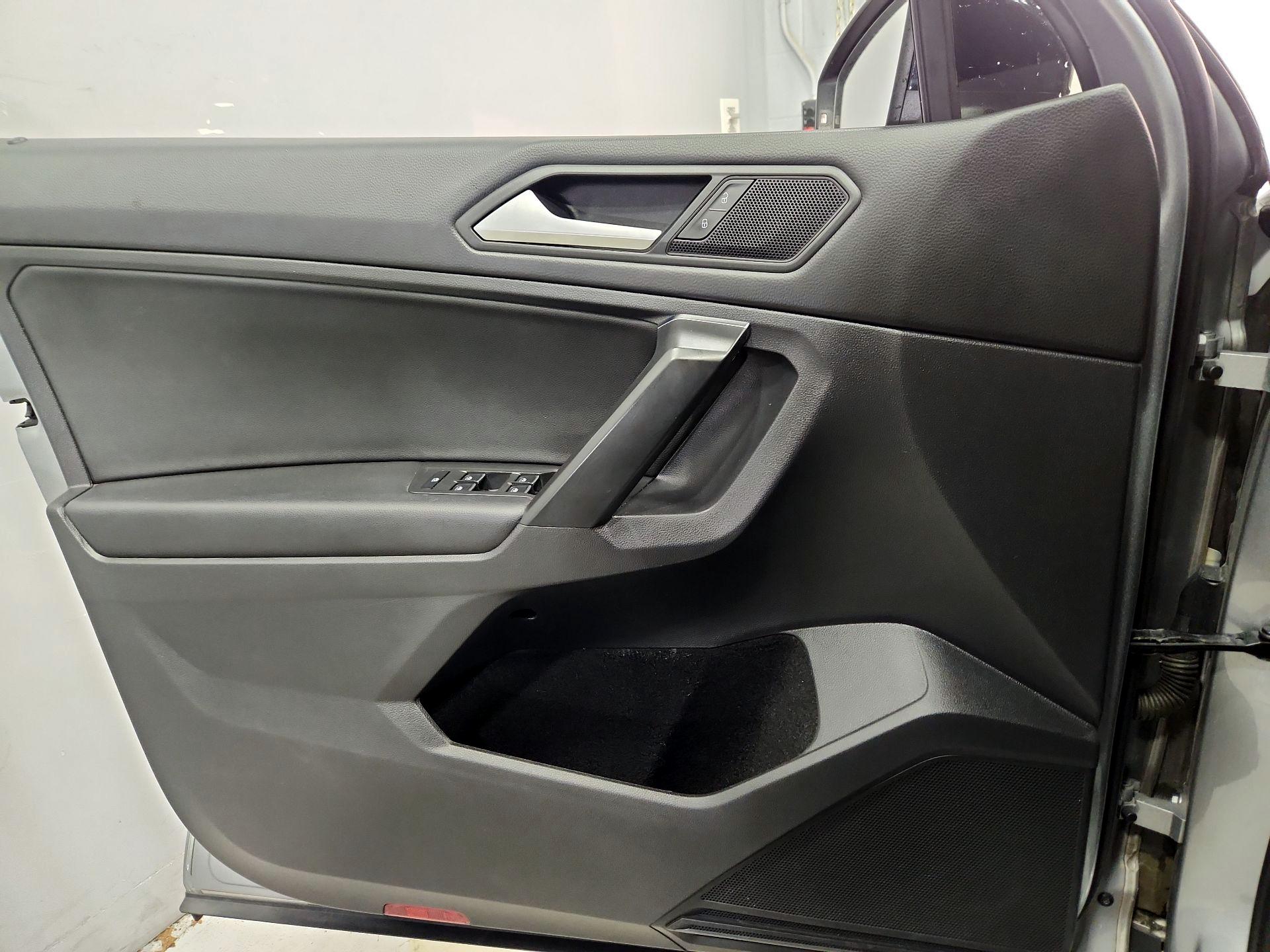 Thumbnail: 2021 Volkswagen Tiguan - 12