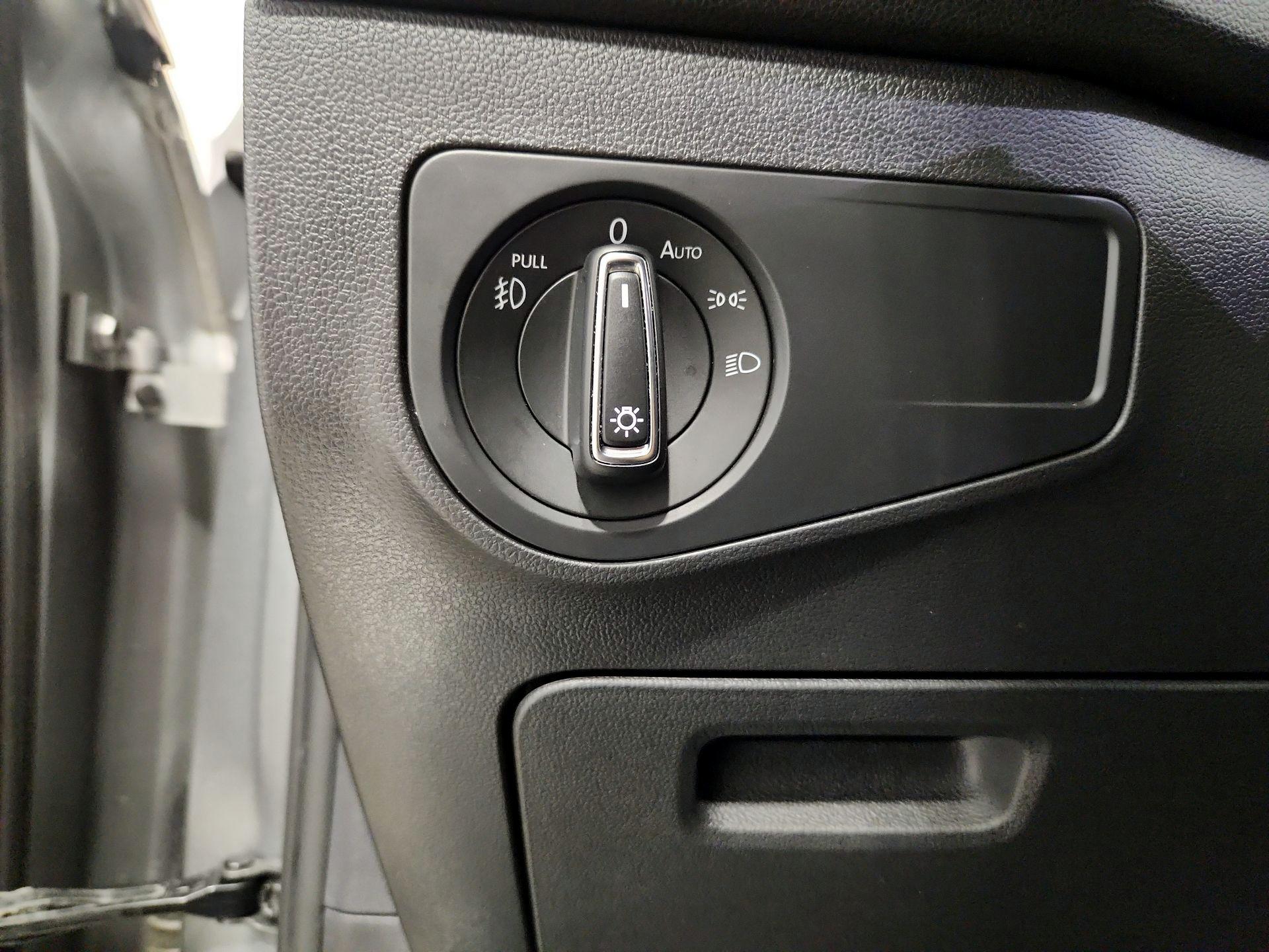 Thumbnail: 2021 Volkswagen Tiguan - 13