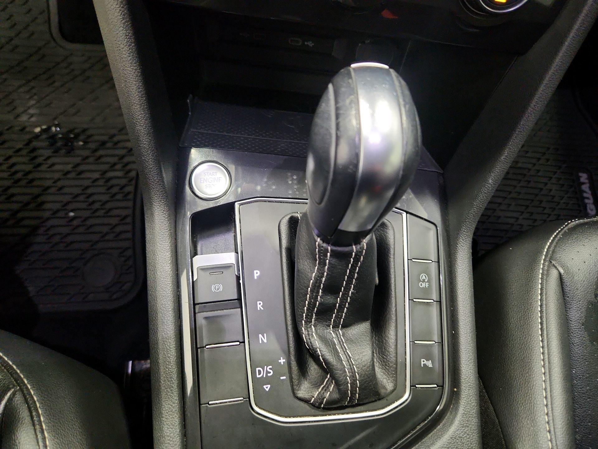 Thumbnail: 2021 Volkswagen Tiguan - 17