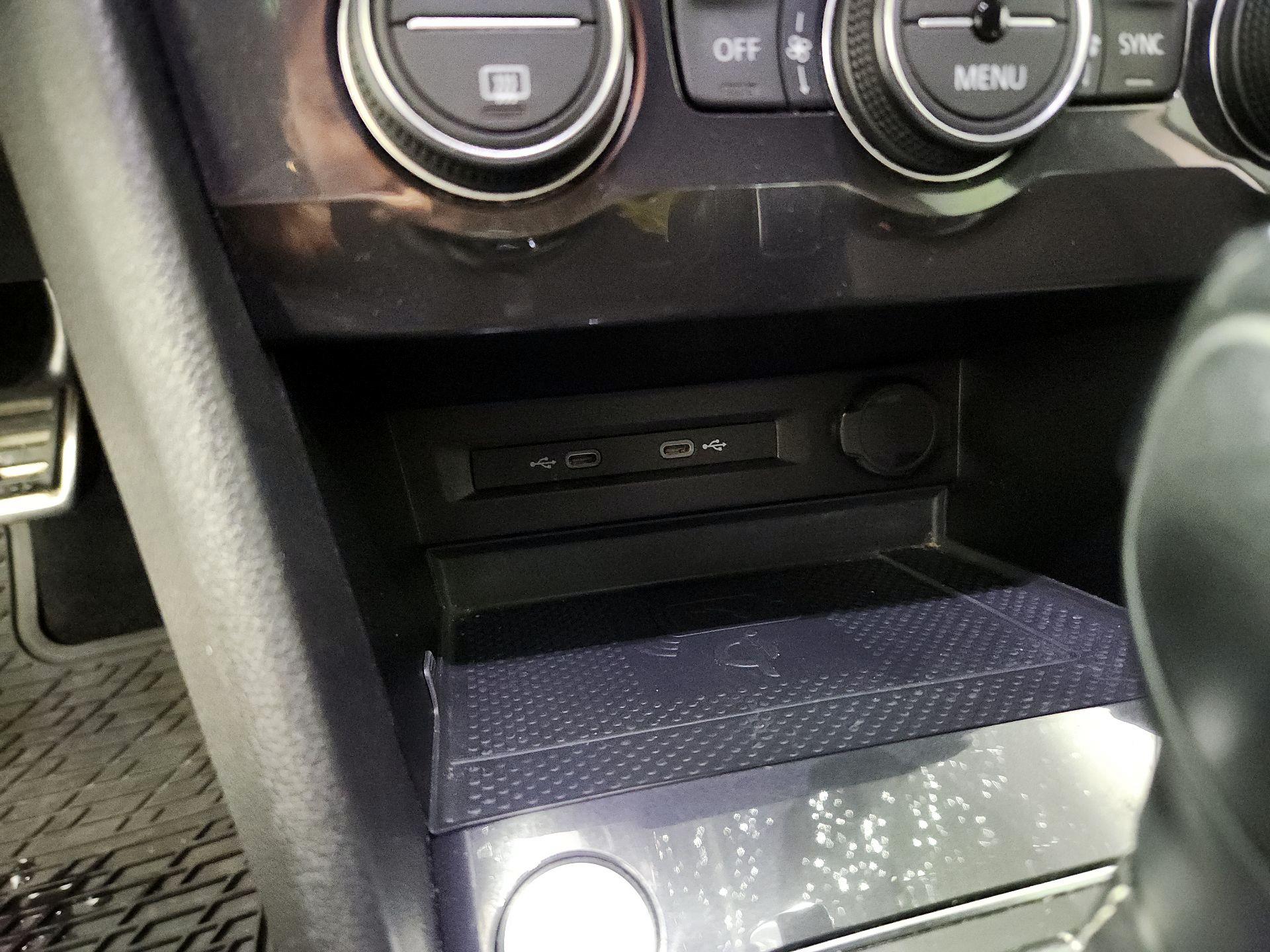 Thumbnail: 2021 Volkswagen Tiguan - 18