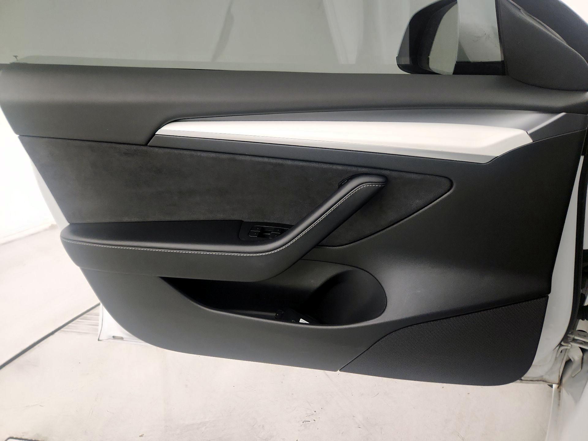 Thumbnail: 2021 Tesla Model 3 - 10