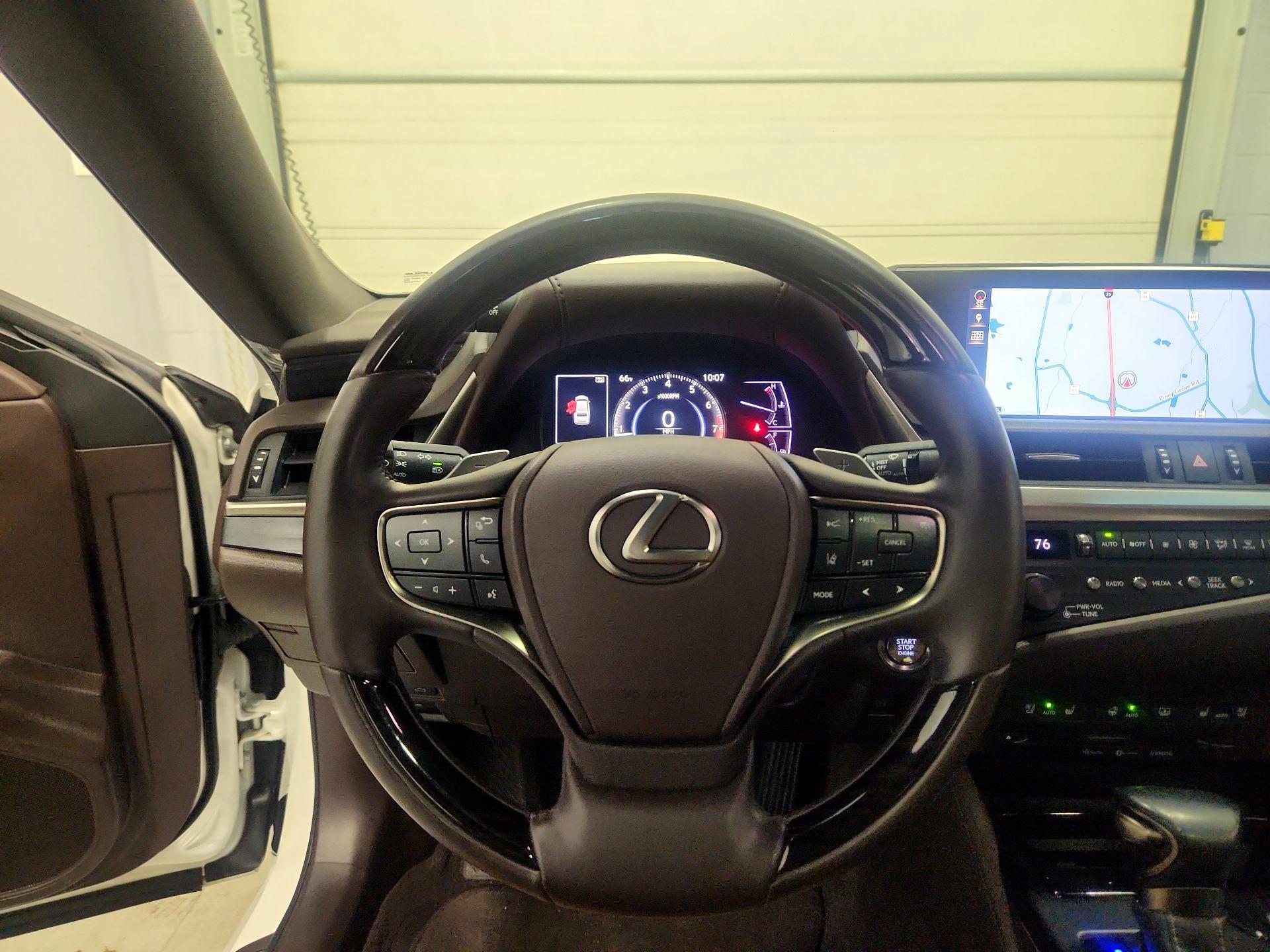 Thumbnail: 2020 Lexus ES - 10