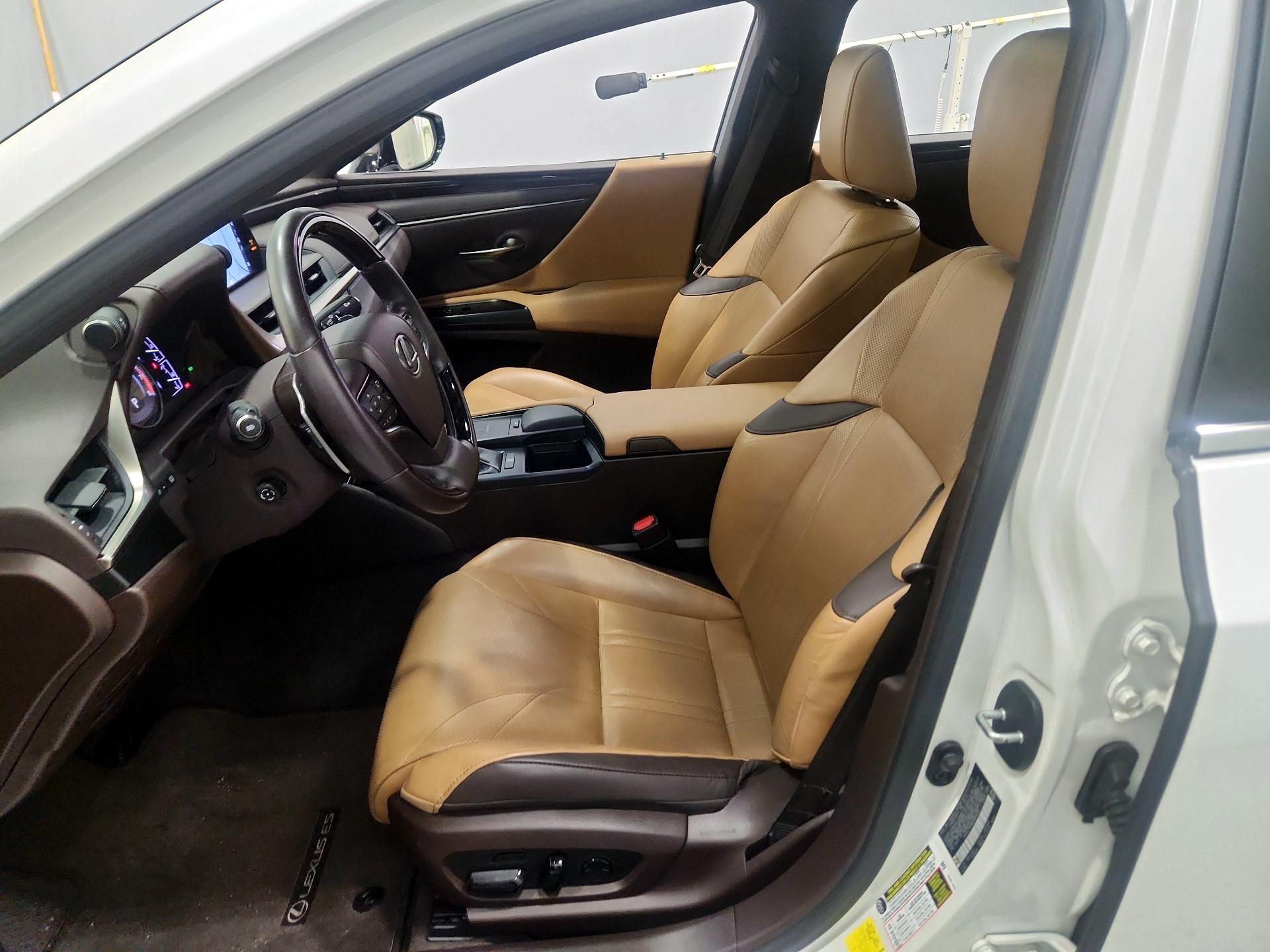 Thumbnail: 2020 Lexus ES - 11