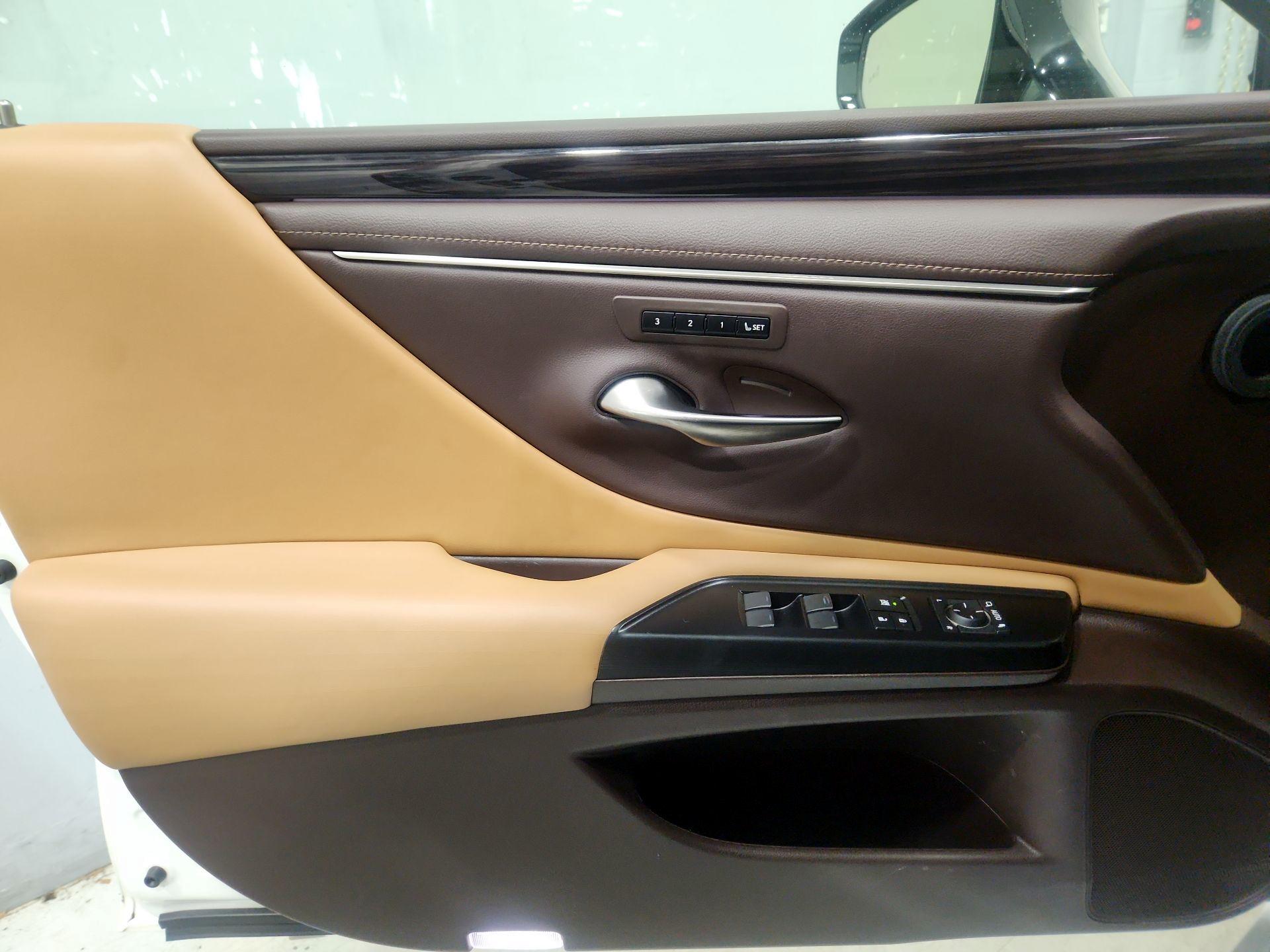 Thumbnail: 2020 Lexus ES - 12