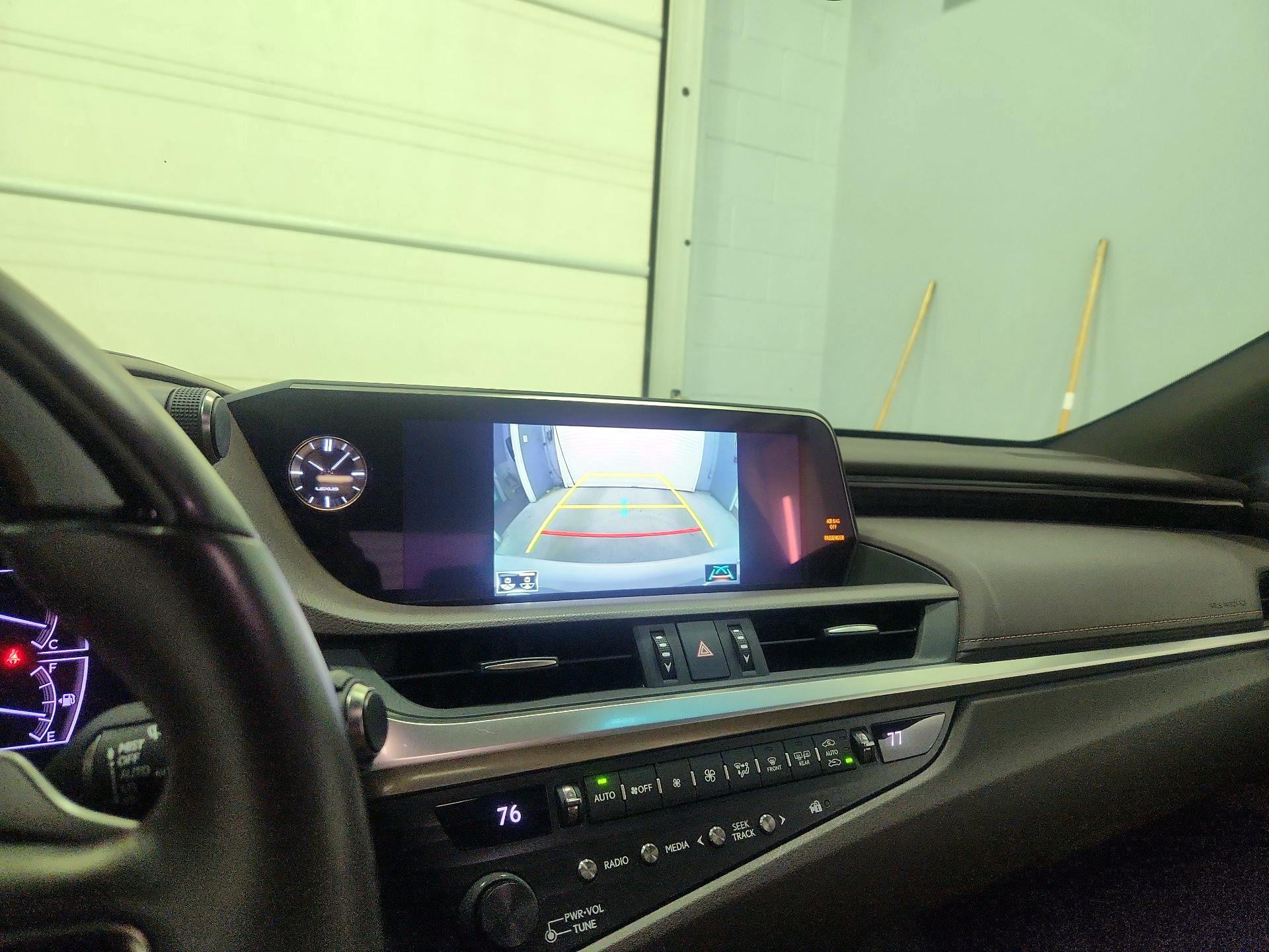 Thumbnail: 2020 Lexus ES - 15