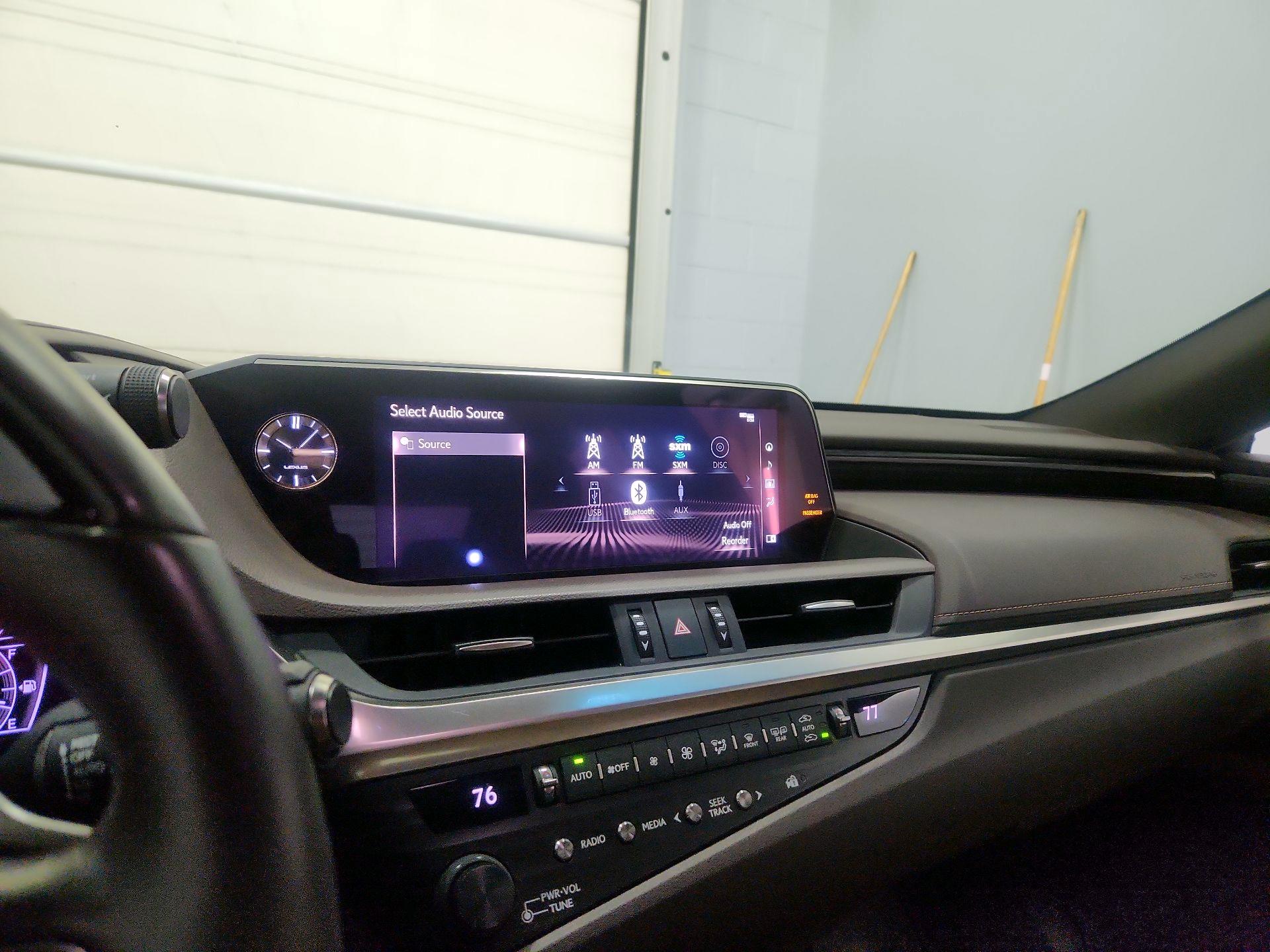 Thumbnail: 2020 Lexus ES - 16