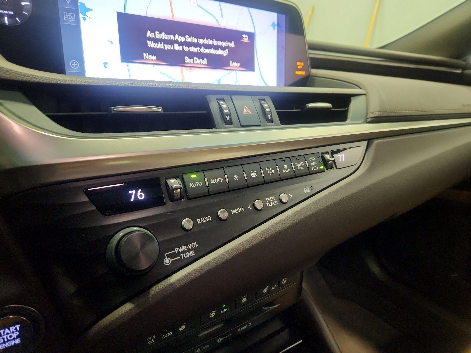 Thumbnail: 2020 Lexus ES - 17