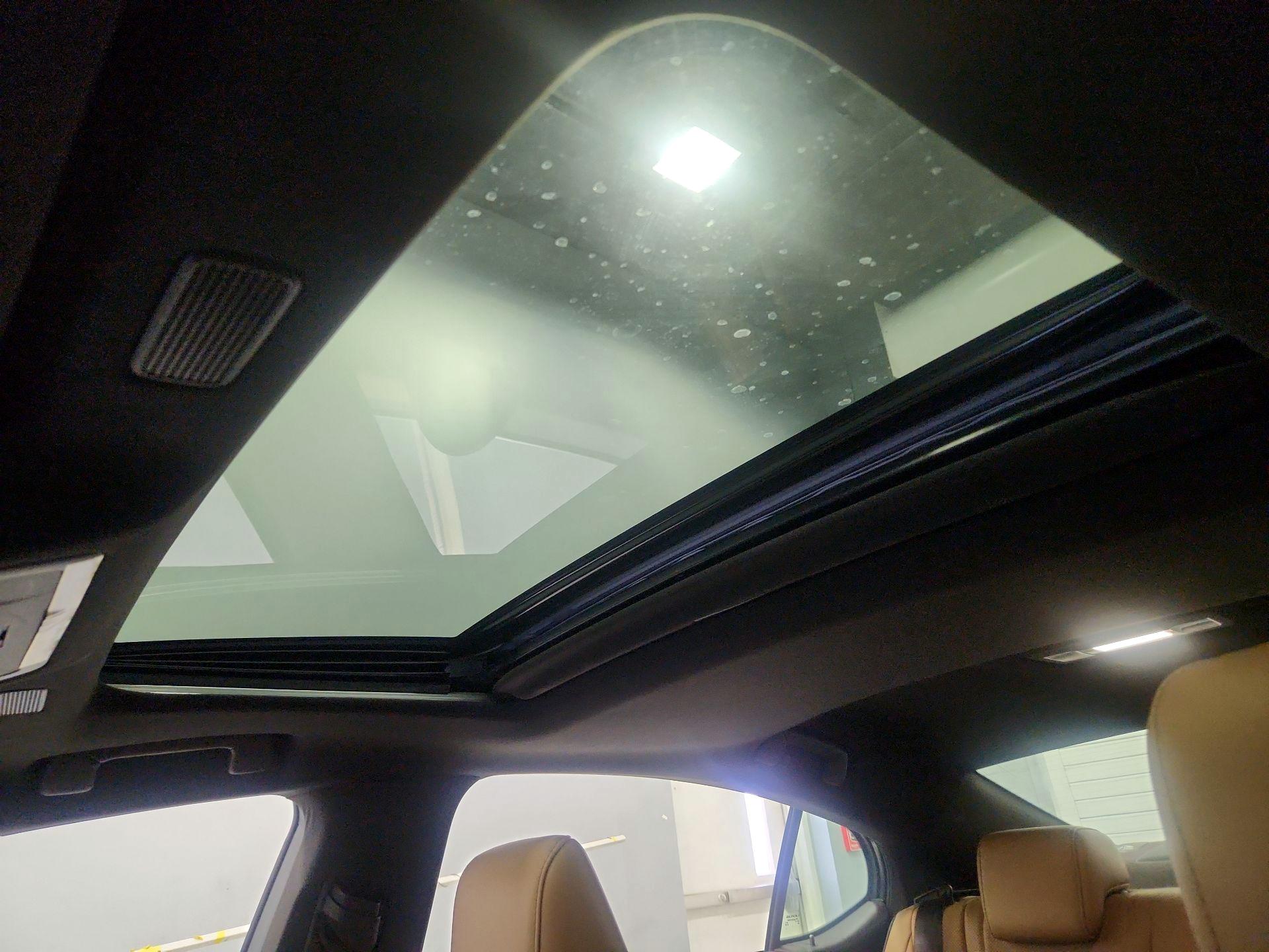 Thumbnail: 2020 Lexus ES - 20