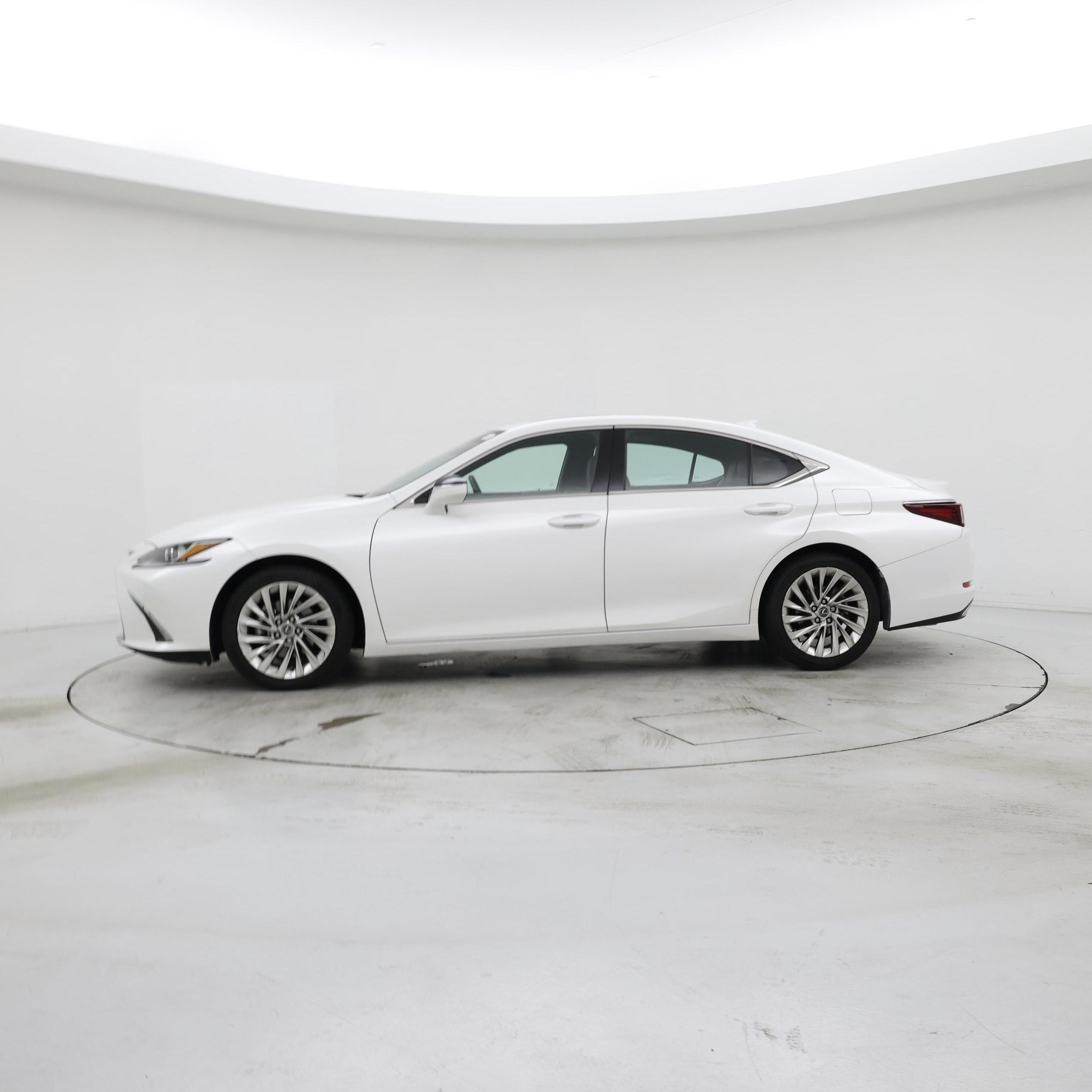 Thumbnail: 2020 Lexus ES - 3