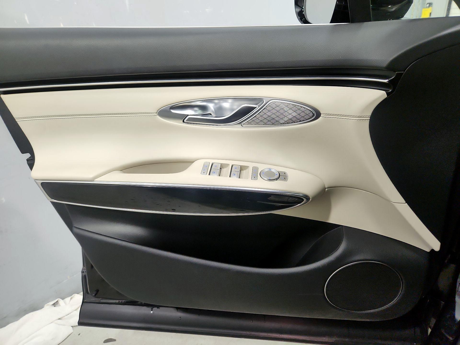 Thumbnail: 2025 Genesis GV70 - 12