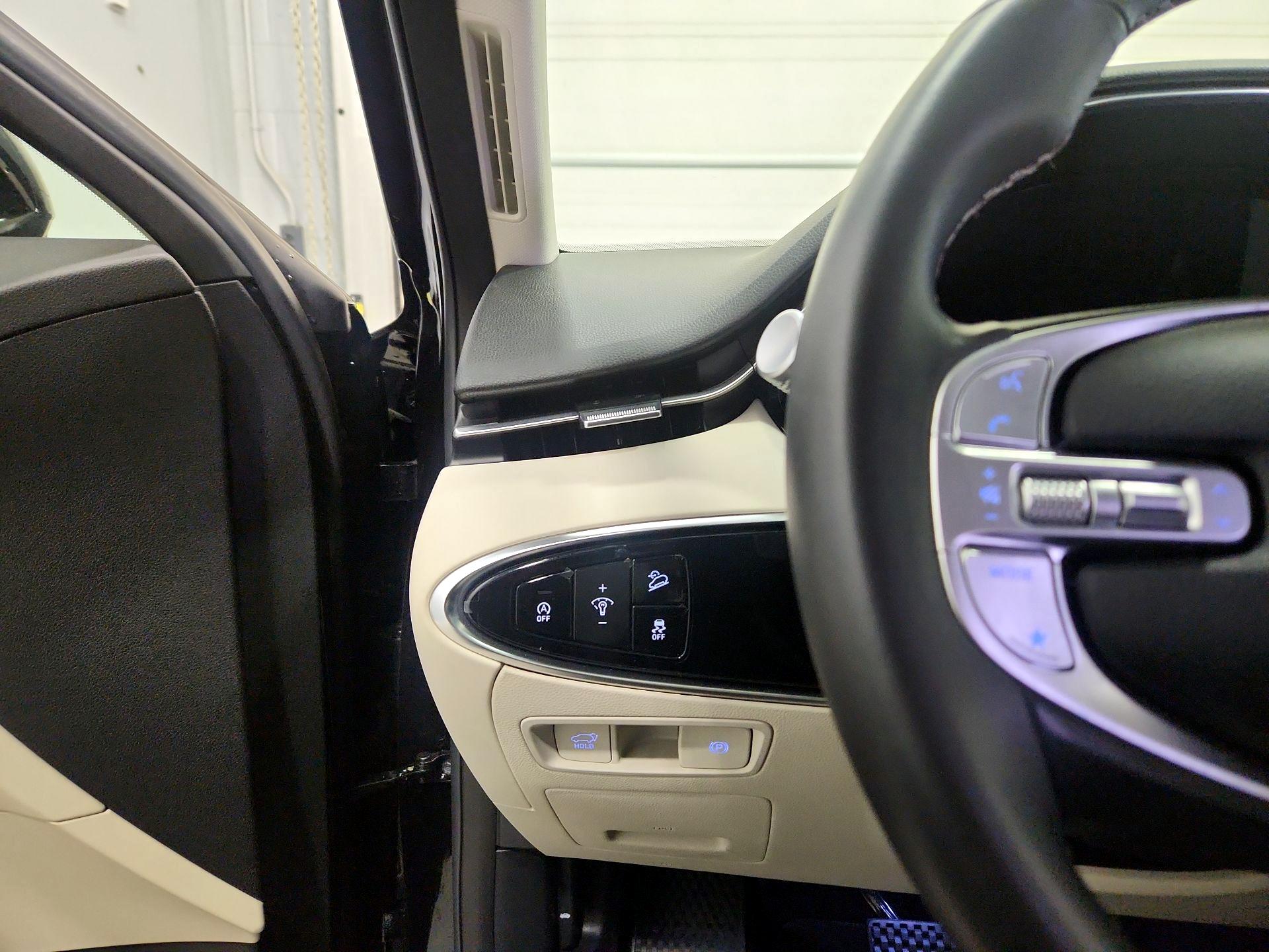 Thumbnail: 2025 Genesis GV70 - 13