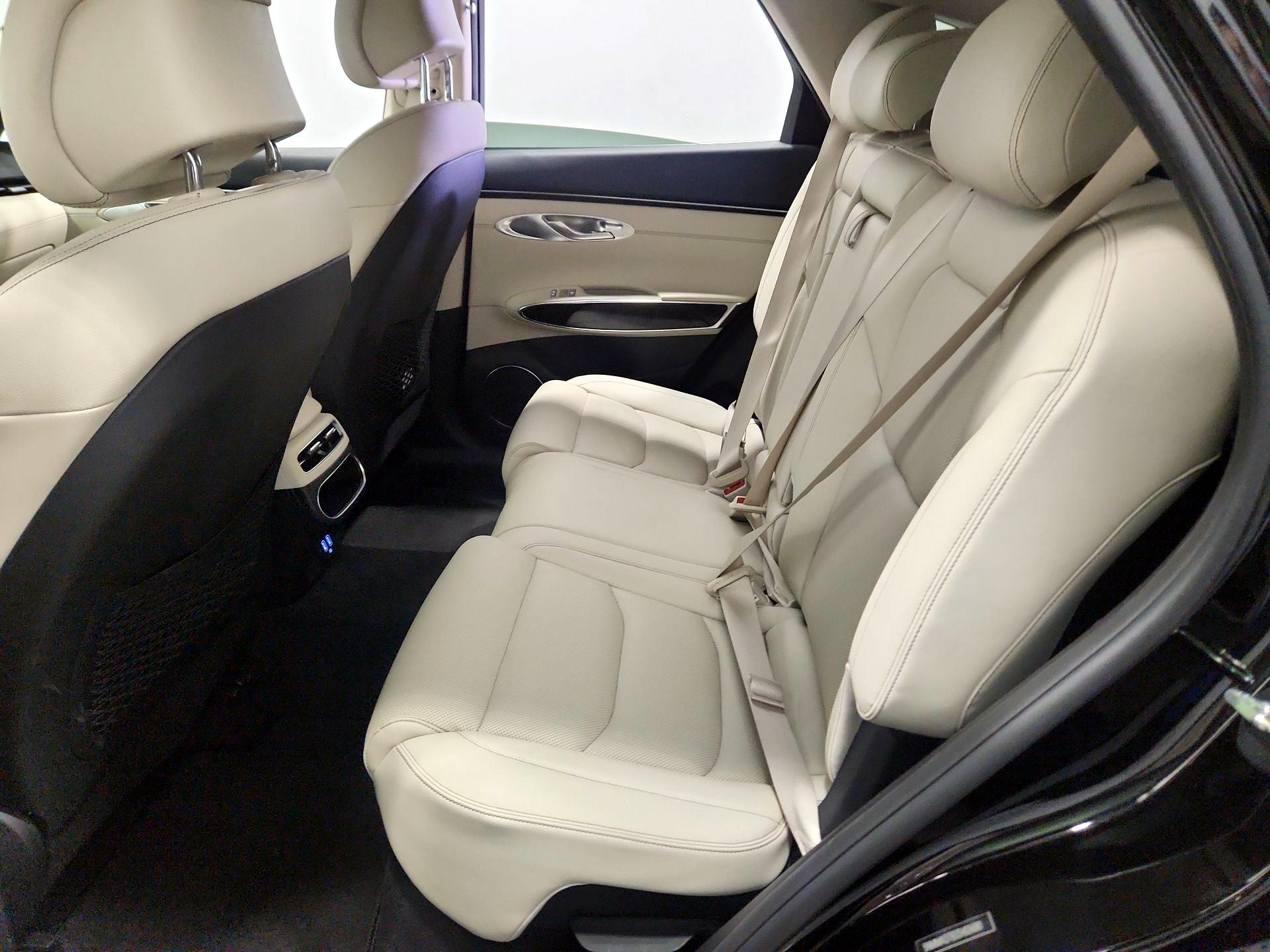 Thumbnail: 2025 Genesis GV70 - 20