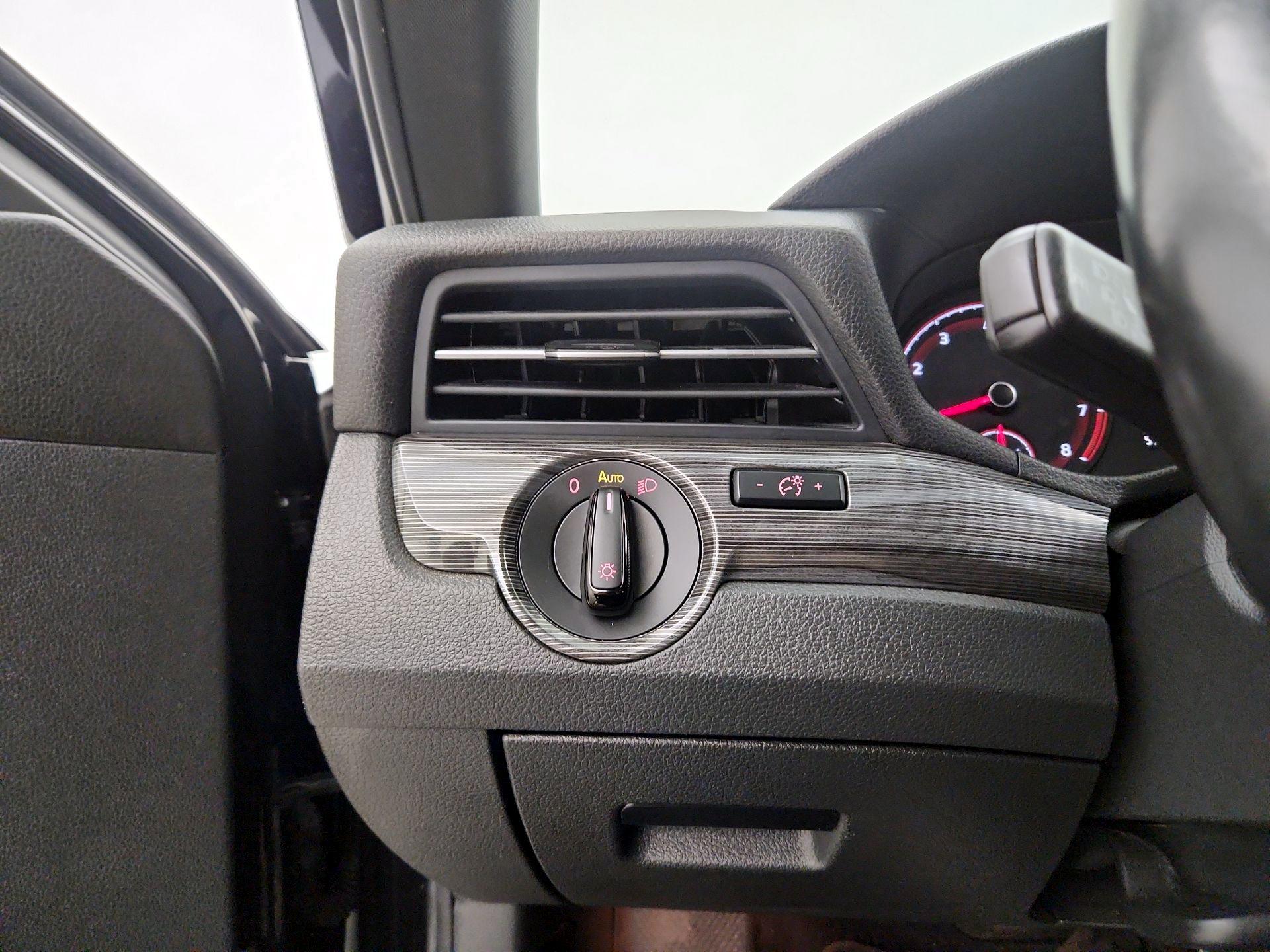 Thumbnail: 2021 Volkswagen Passat - 13