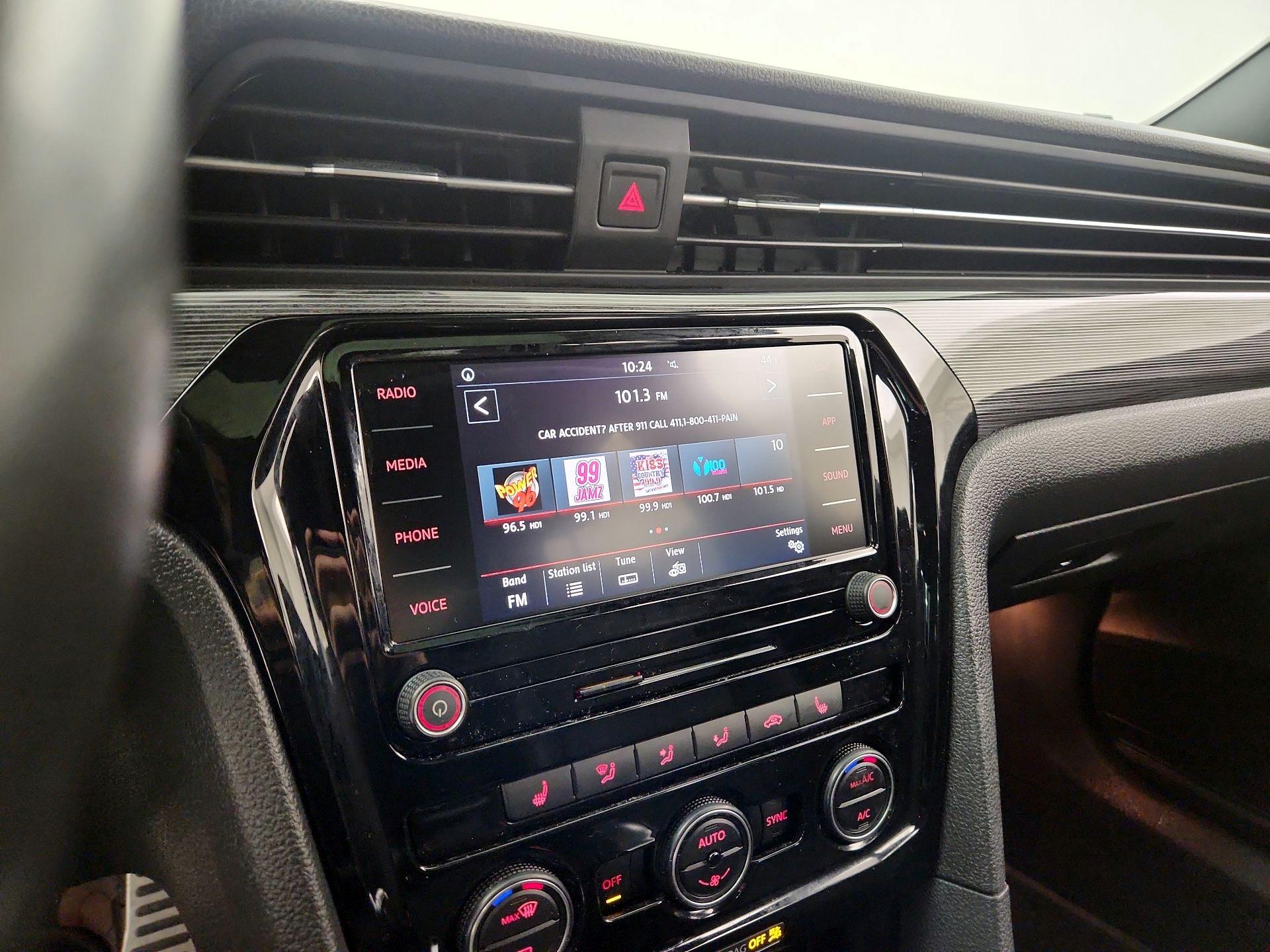 Thumbnail: 2021 Volkswagen Passat - 16