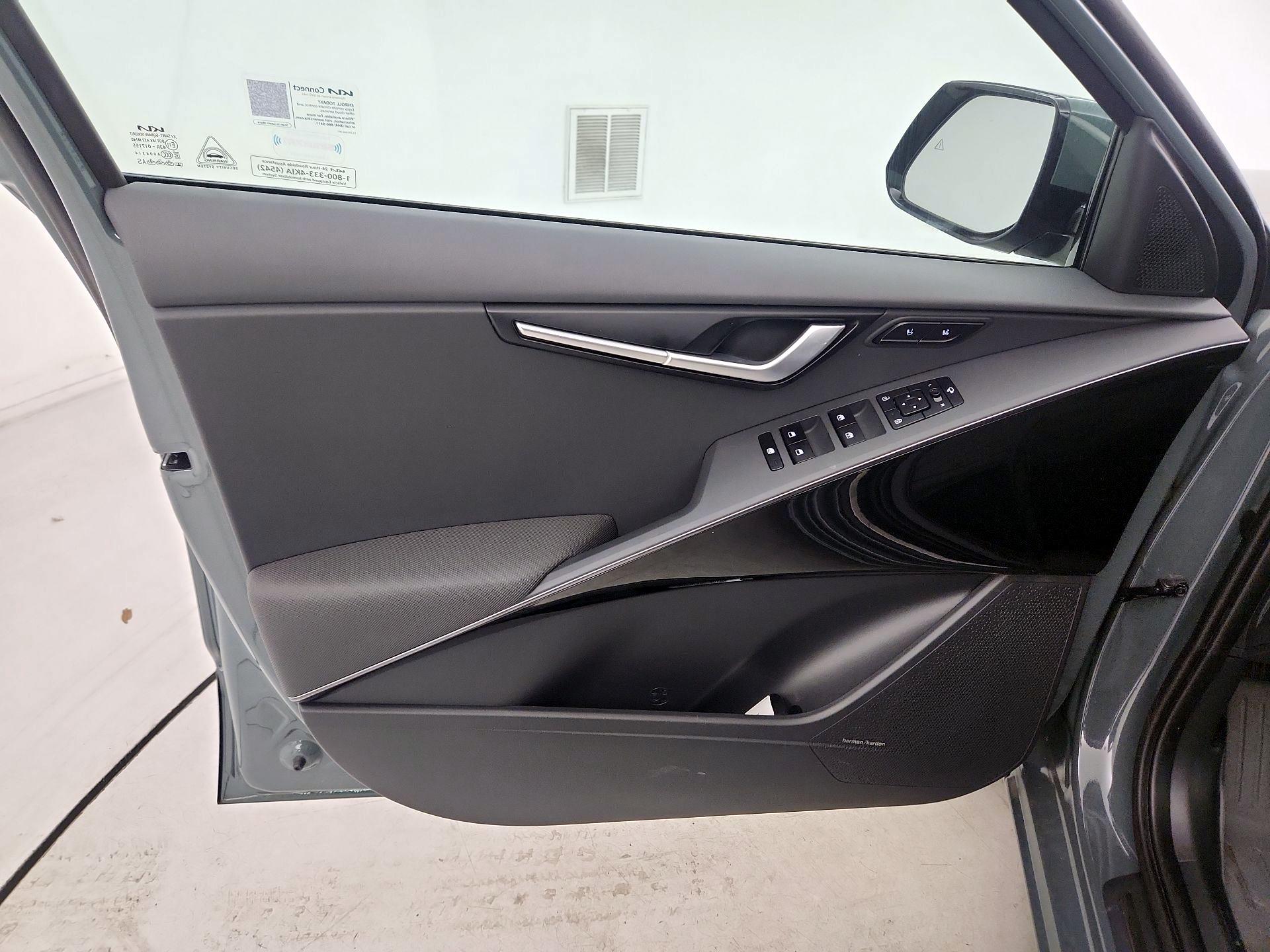 Thumbnail: 2025 Kia Niro - 10