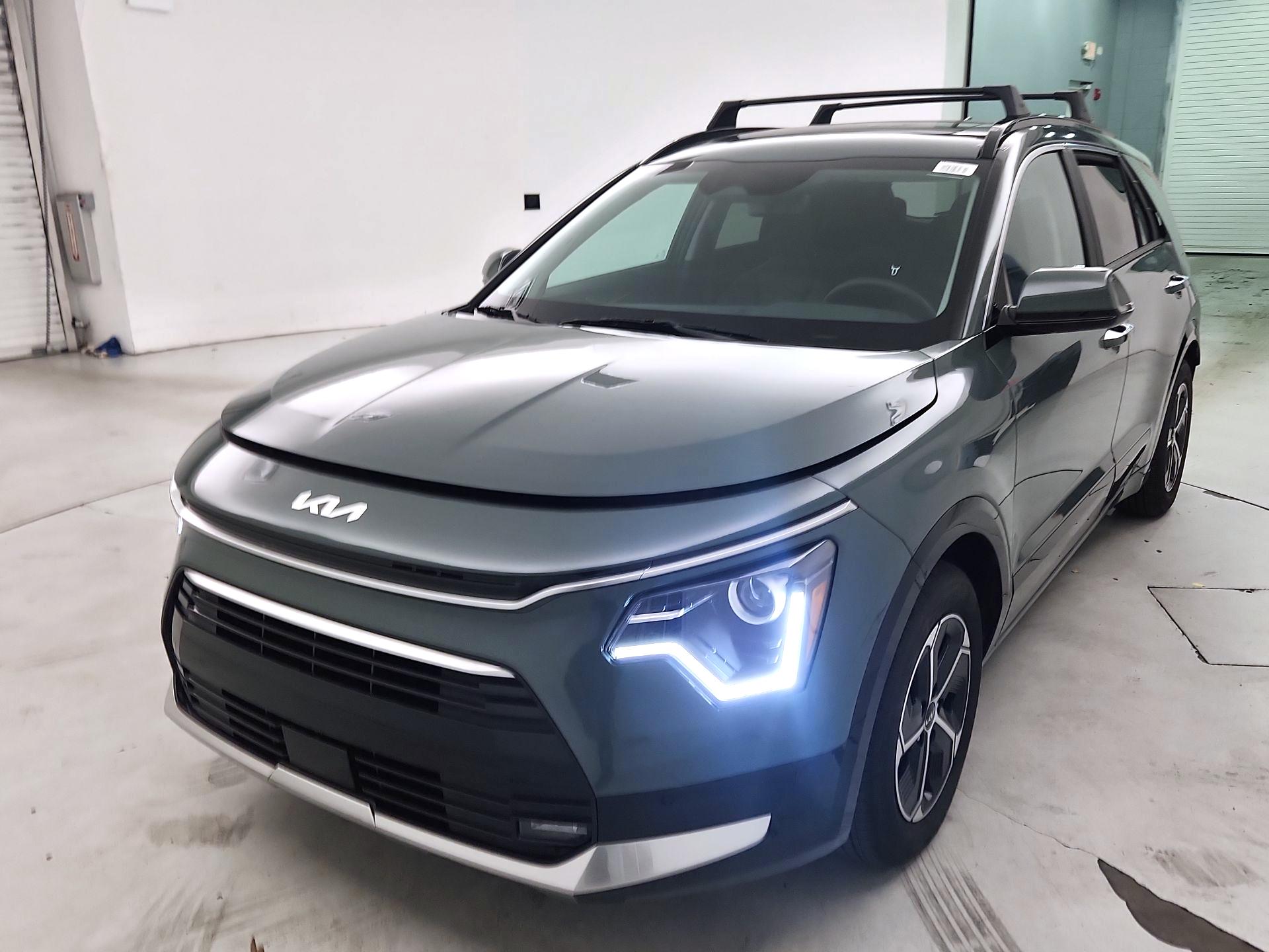 Thumbnail: 2025 Kia Niro - 3