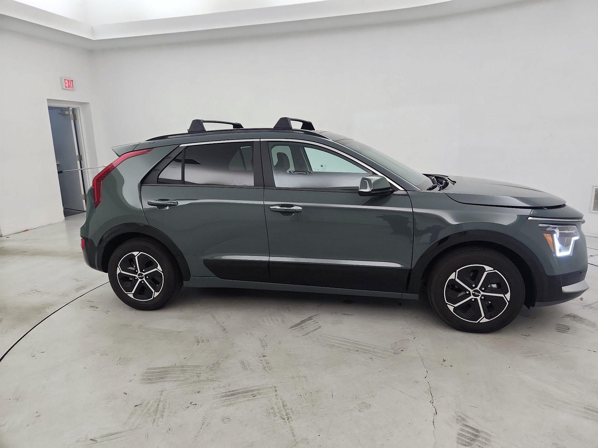 Thumbnail: 2025 Kia Niro - 4