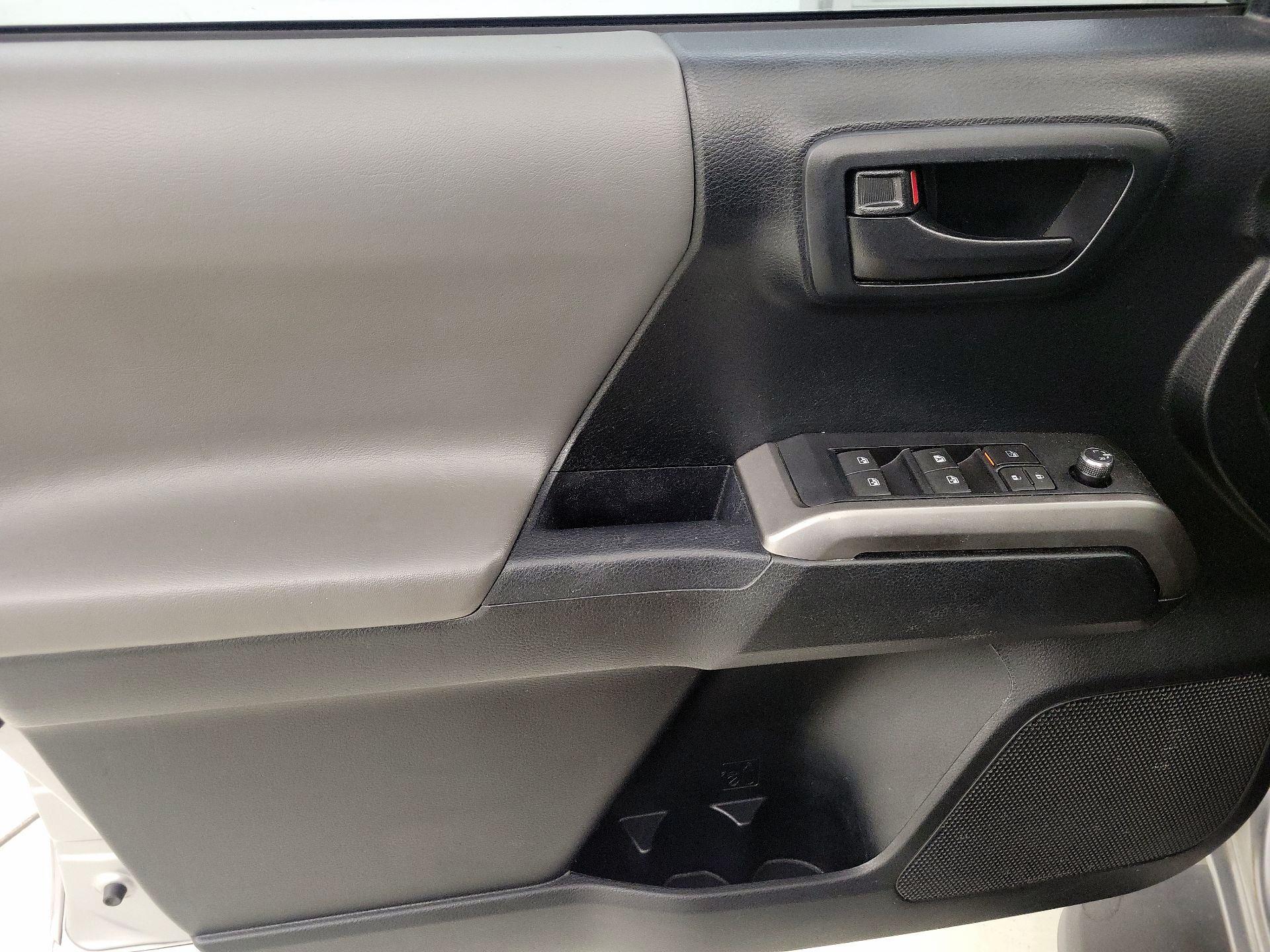 Thumbnail: 2017 Toyota Tacoma - 12