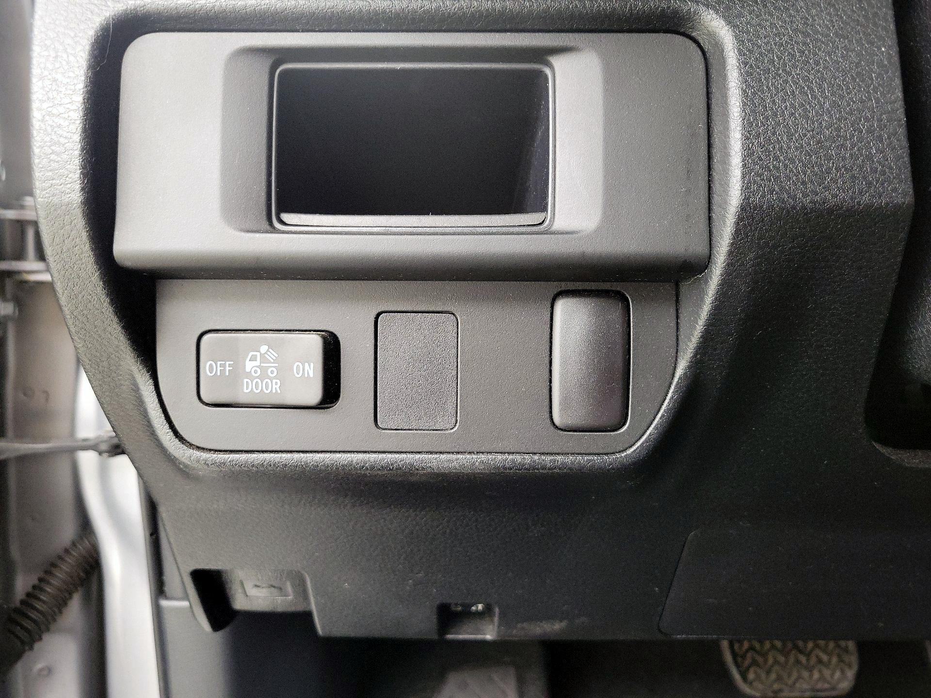 Thumbnail: 2017 Toyota Tacoma - 13