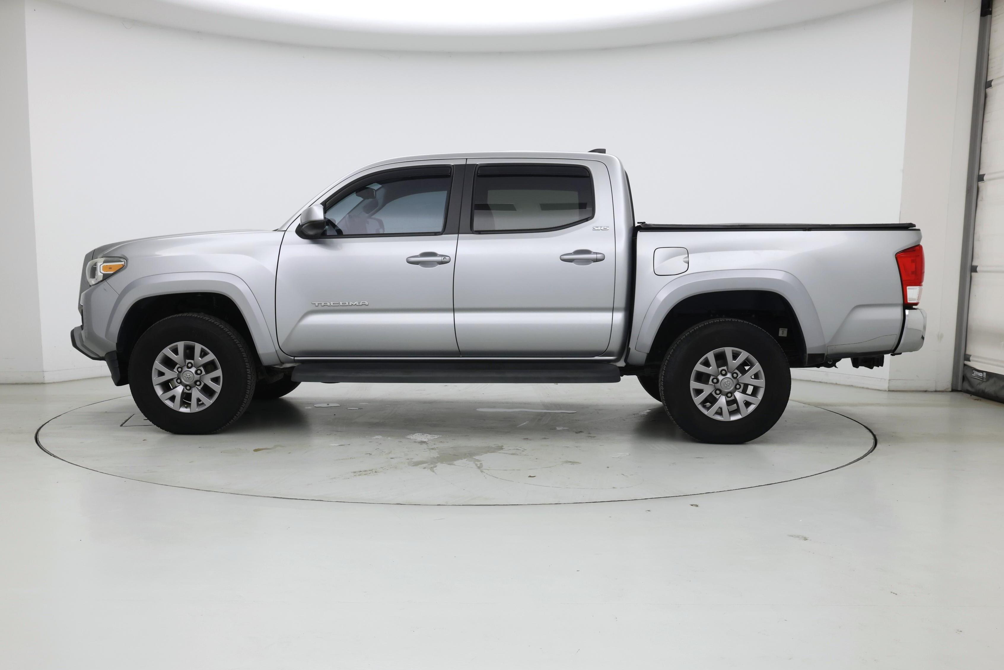 Thumbnail: 2017 Toyota Tacoma - 3