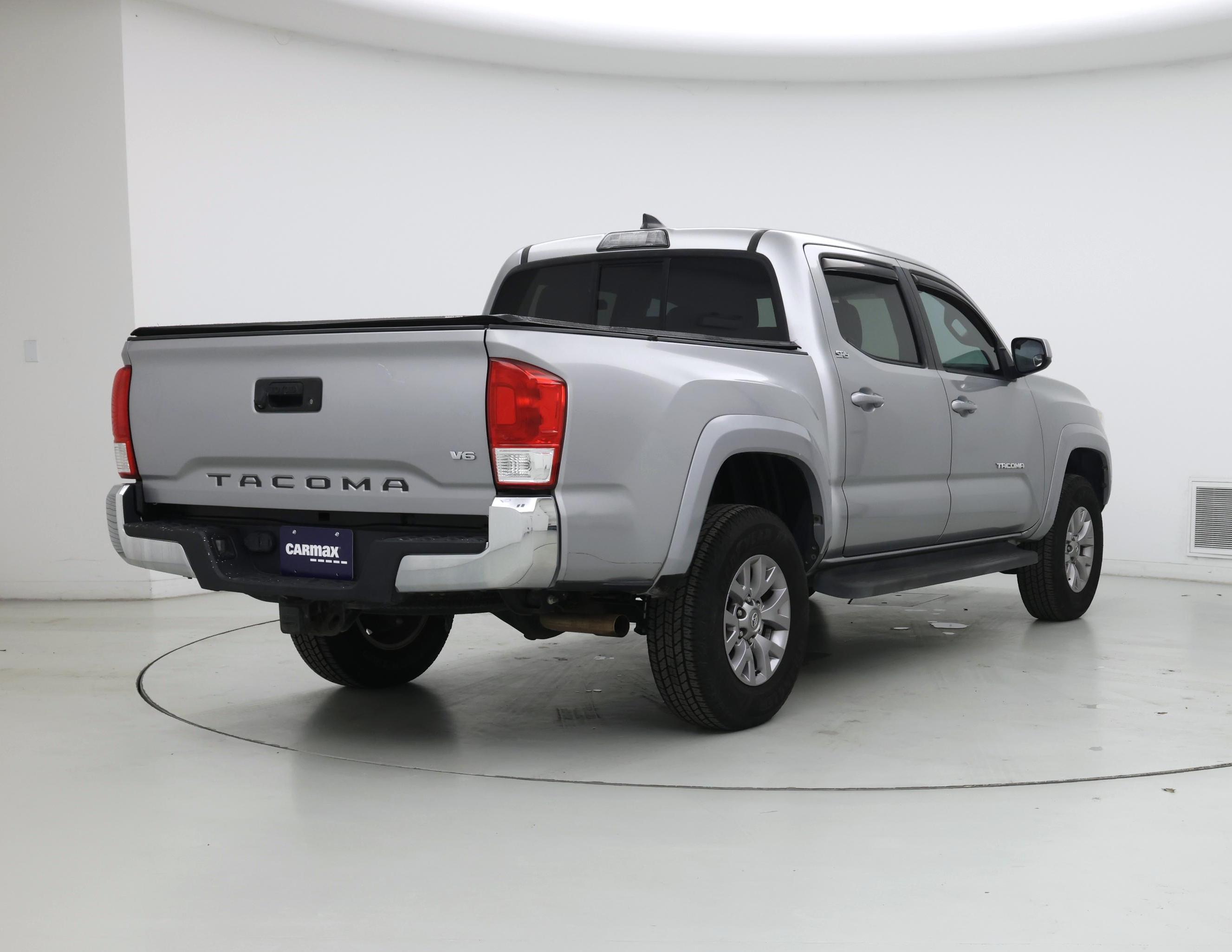 Thumbnail: 2017 Toyota Tacoma - 8