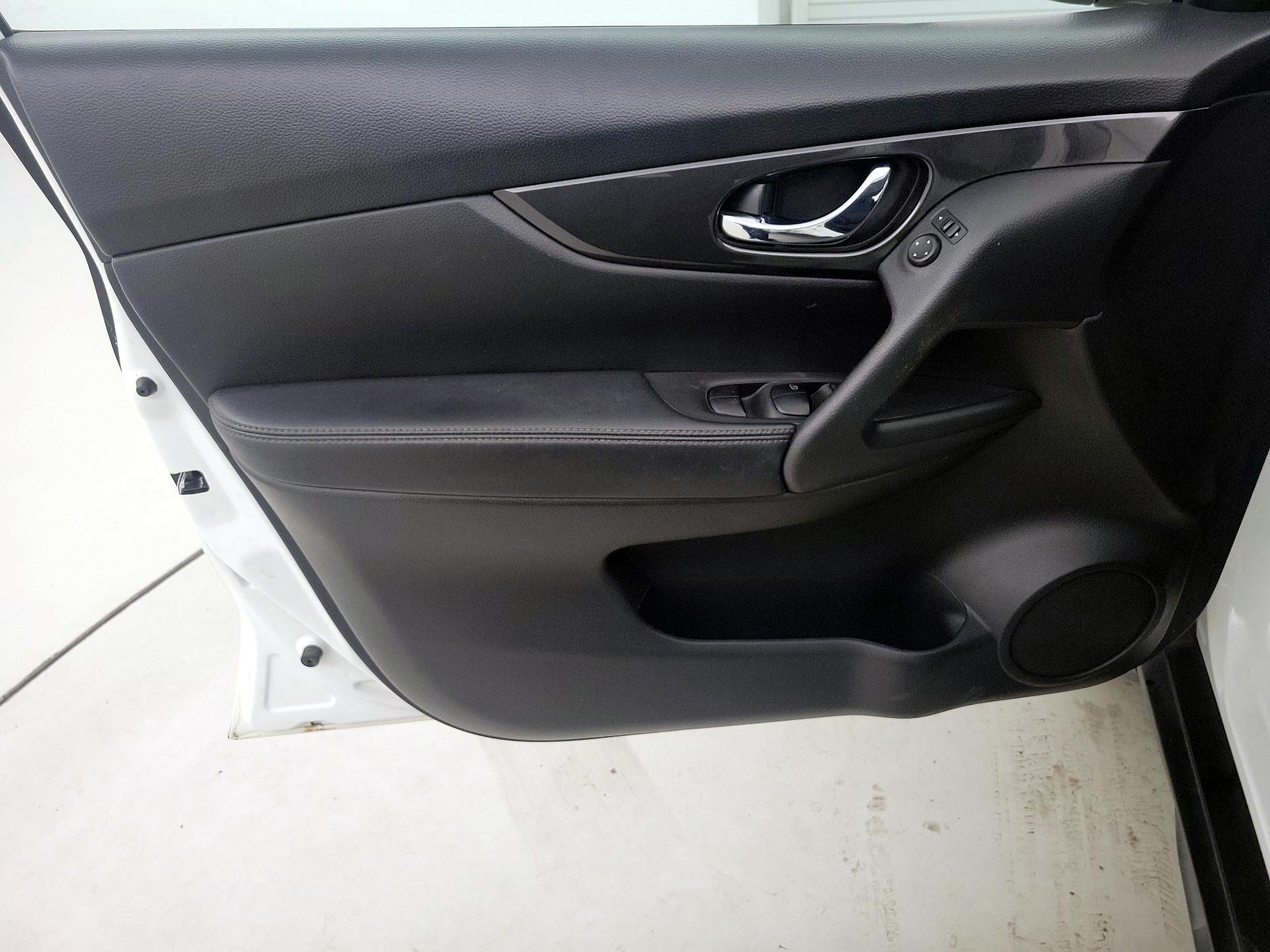 Thumbnail: 2018 Nissan Rogue - 12