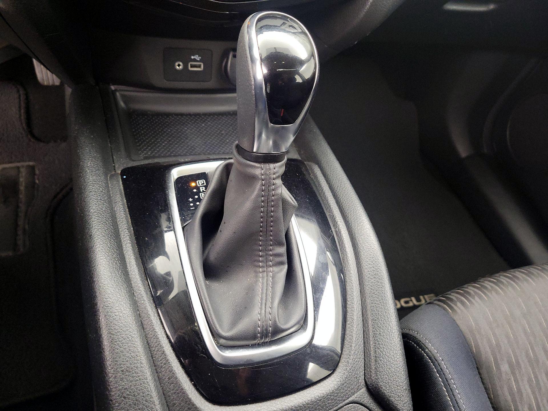 Thumbnail: 2018 Nissan Rogue - 17