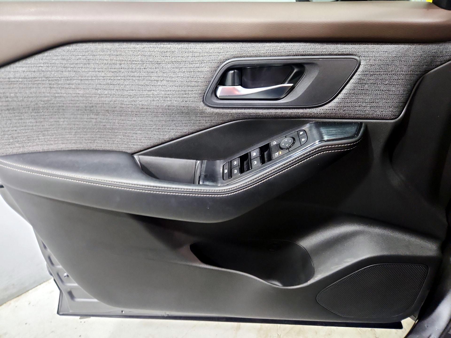 Thumbnail: 2023 Nissan Rogue - 12